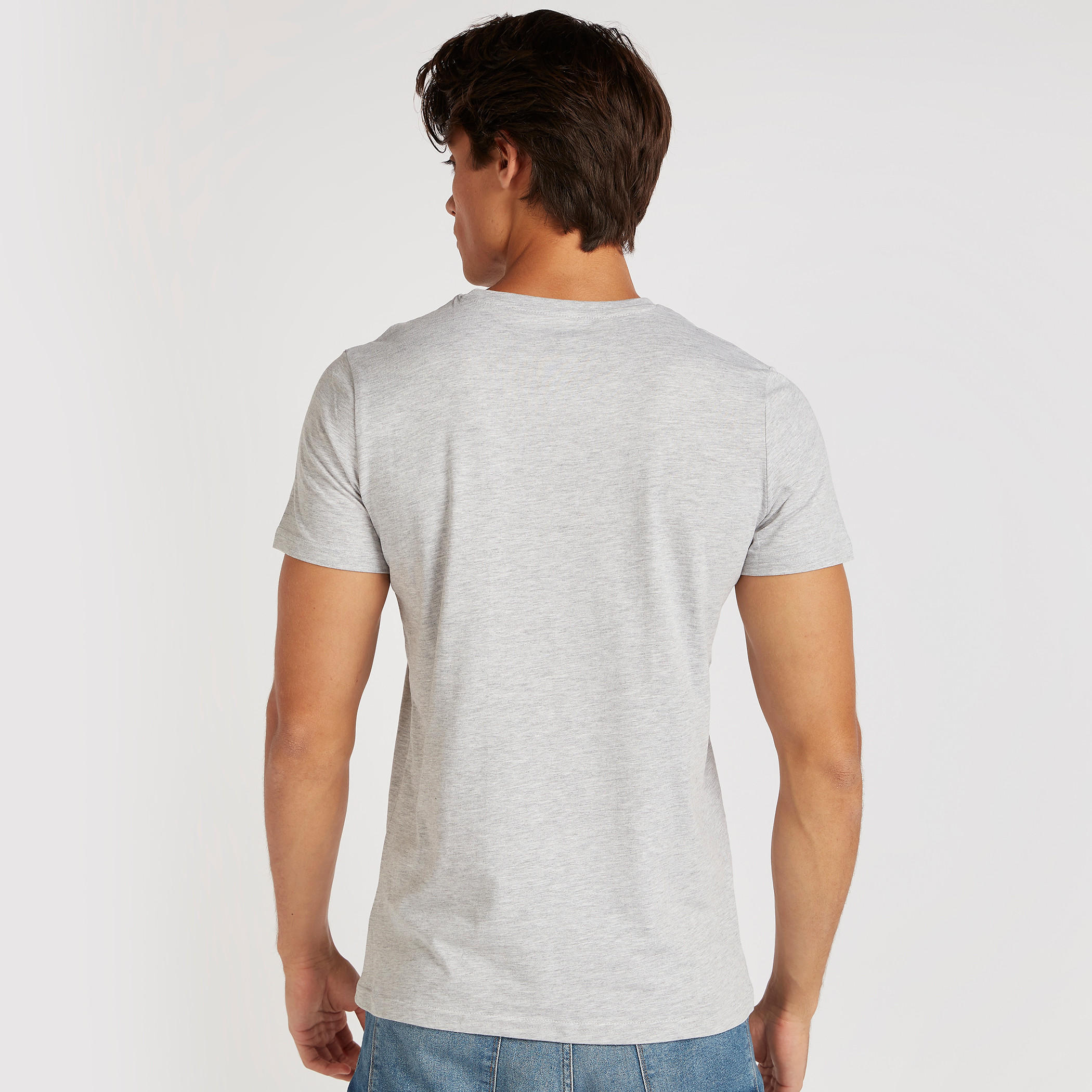 تيشيرت بياقة ضيّقة وطبعات جرافيك وأكمام قصيرة-men-clothing-tshirtsandpolos-tshirts-image-4
