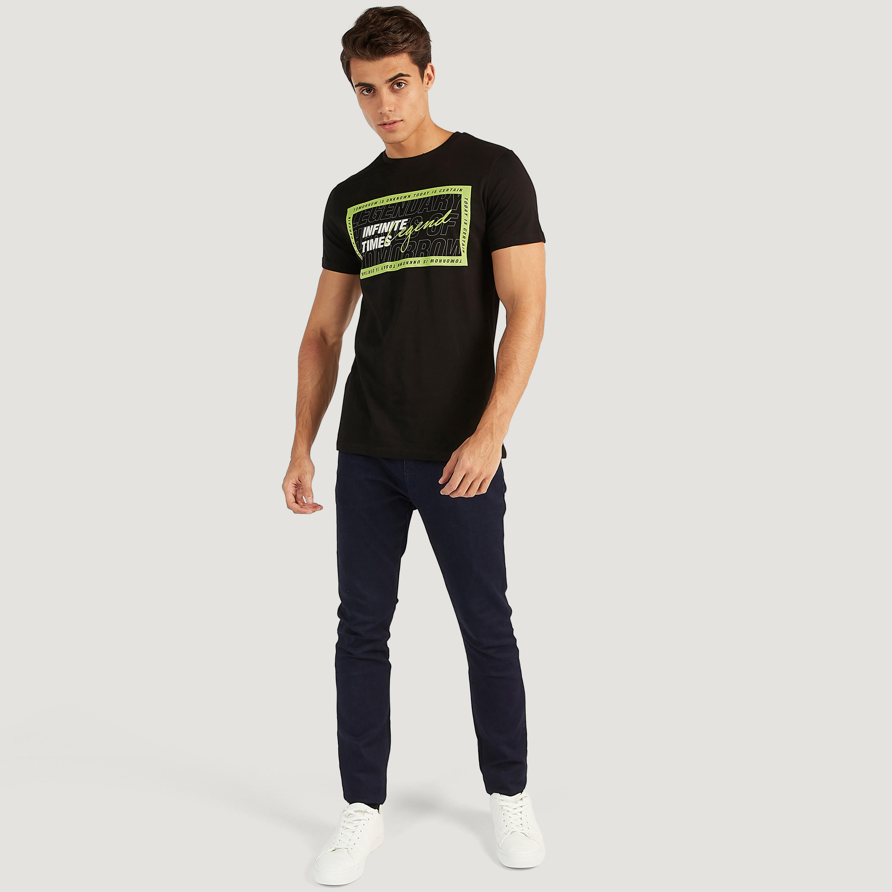 تيشيرت بياقة ضيقة وأكمام قصيرة وطبعات-men-clothing-tshirtsandpolos-tshirts-image-3