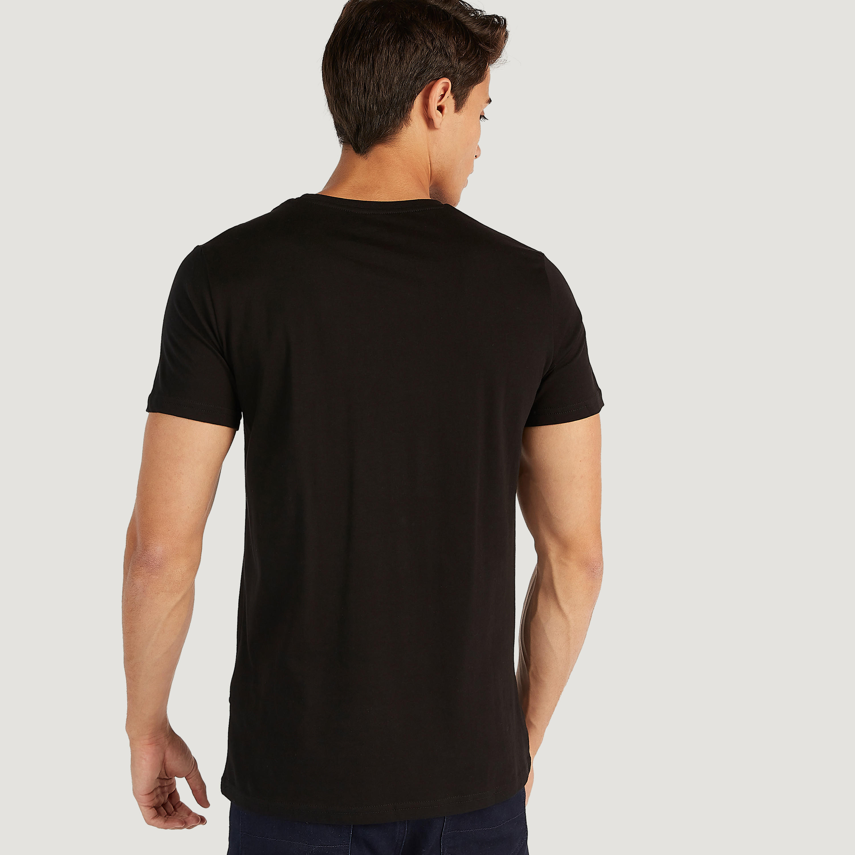 تيشيرت بياقة ضيقة وأكمام قصيرة وطبعات-men-clothing-tshirtsandpolos-tshirts-image-1