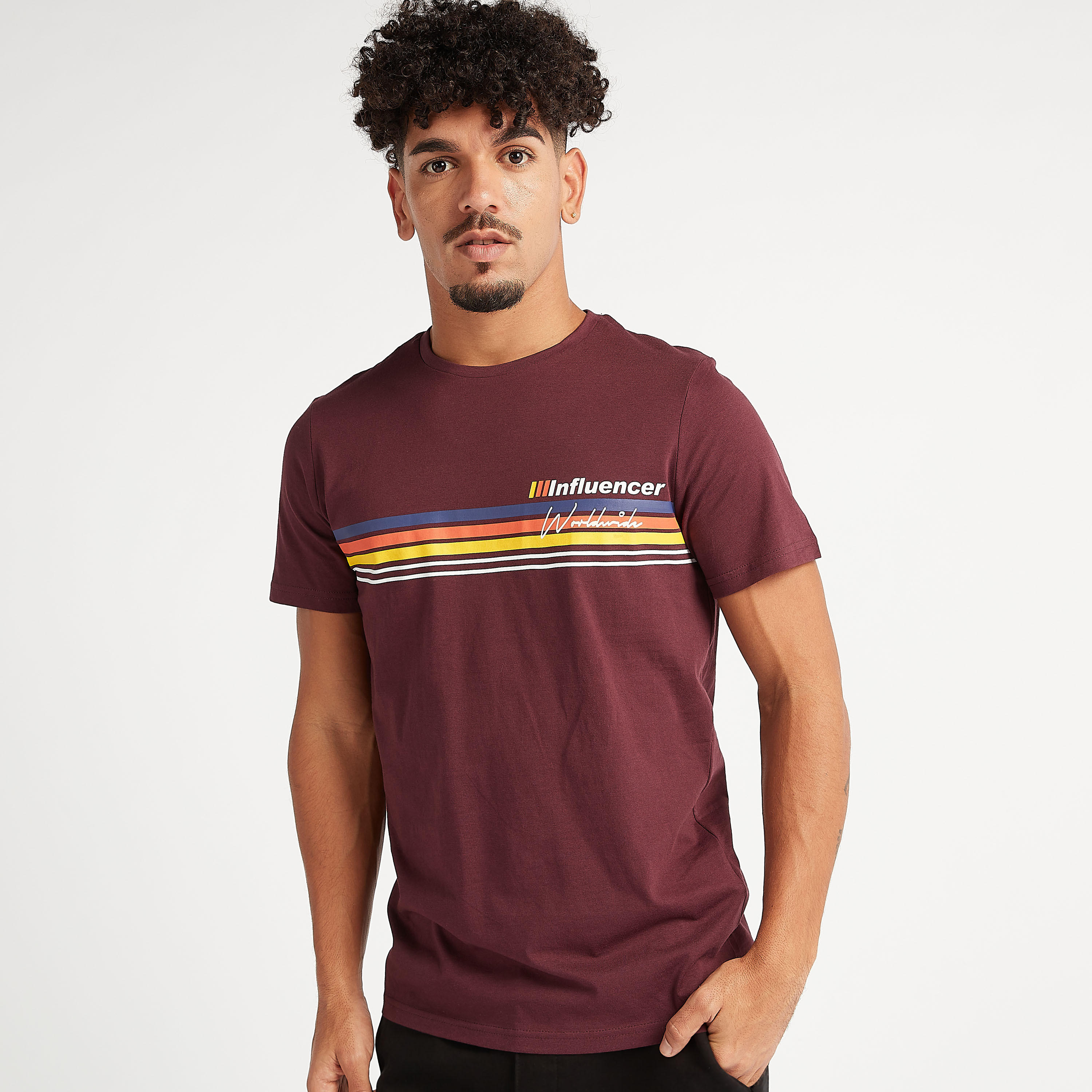 تيشيرت بياقة ضيّقة وأكمام قصيرة وطبعات-men-clothing-tshirtsandpolos-tshirts-image-2