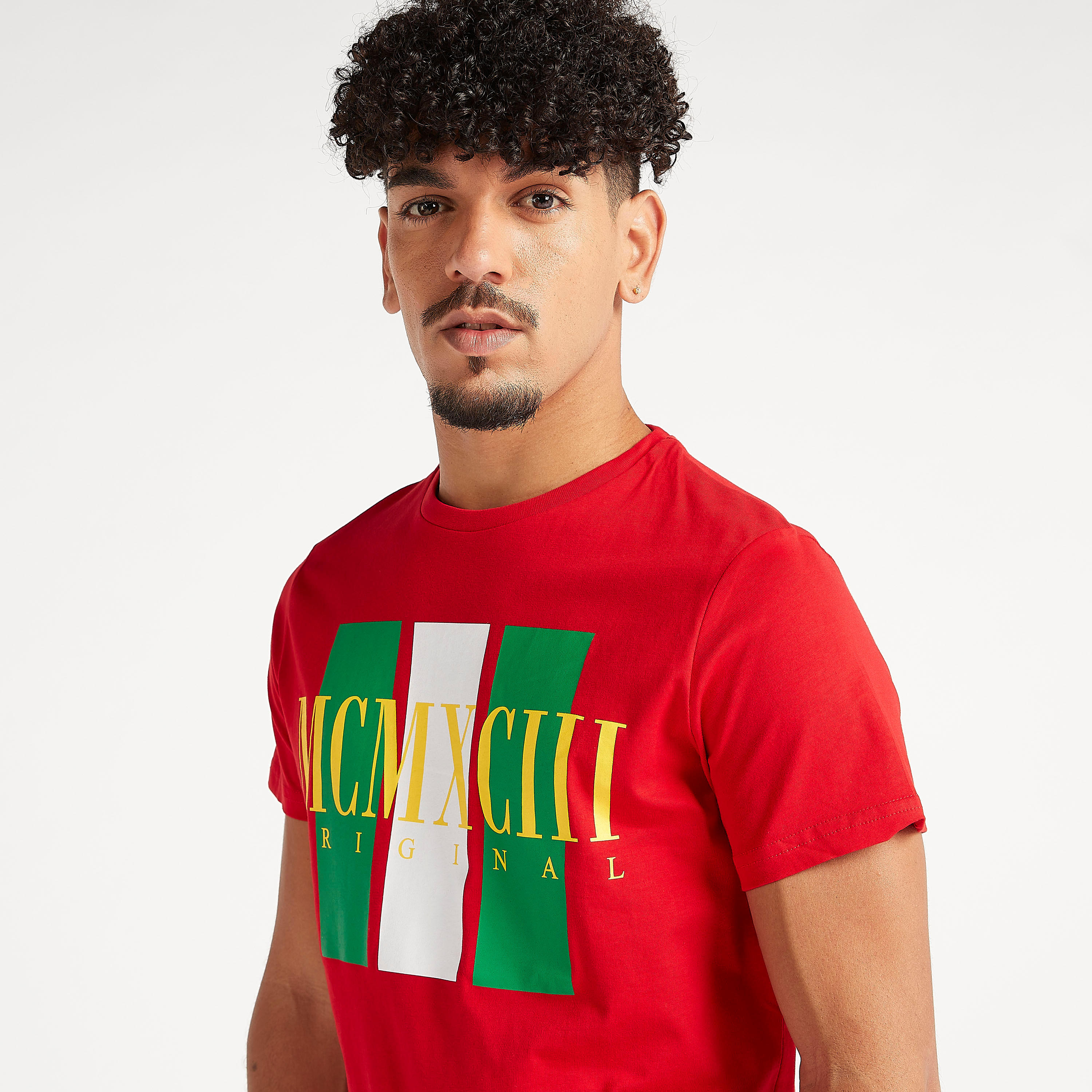 تيشيرت بياقة ضيقة وأكمام قصيرة وطبعات-men-clothing-tshirtsandpolos-tshirts-image-3