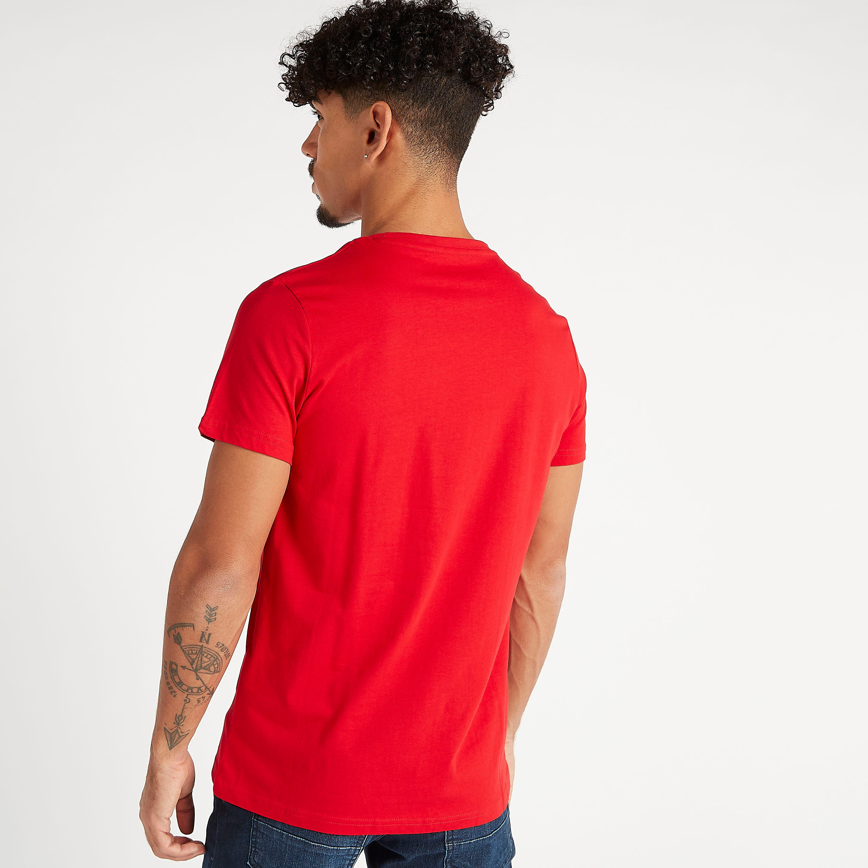 تيشيرت بياقة ضيقة وأكمام قصيرة وطبعات-men-clothing-tshirtsandpolos-tshirts-image-4
