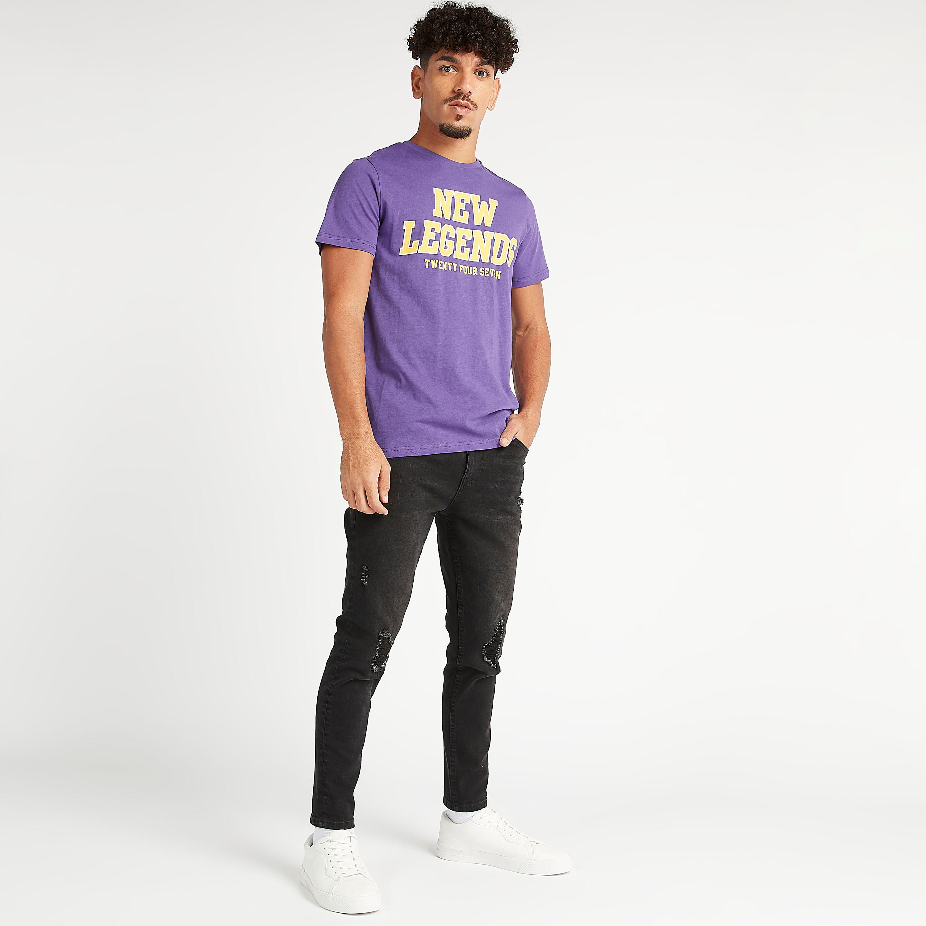 تيشيرت سليم فيت بياقة ضيّقة وأكمام قصيرة وطبعات جرافيك-men-clothing-tshirtsandpolos-tshirts-image-2