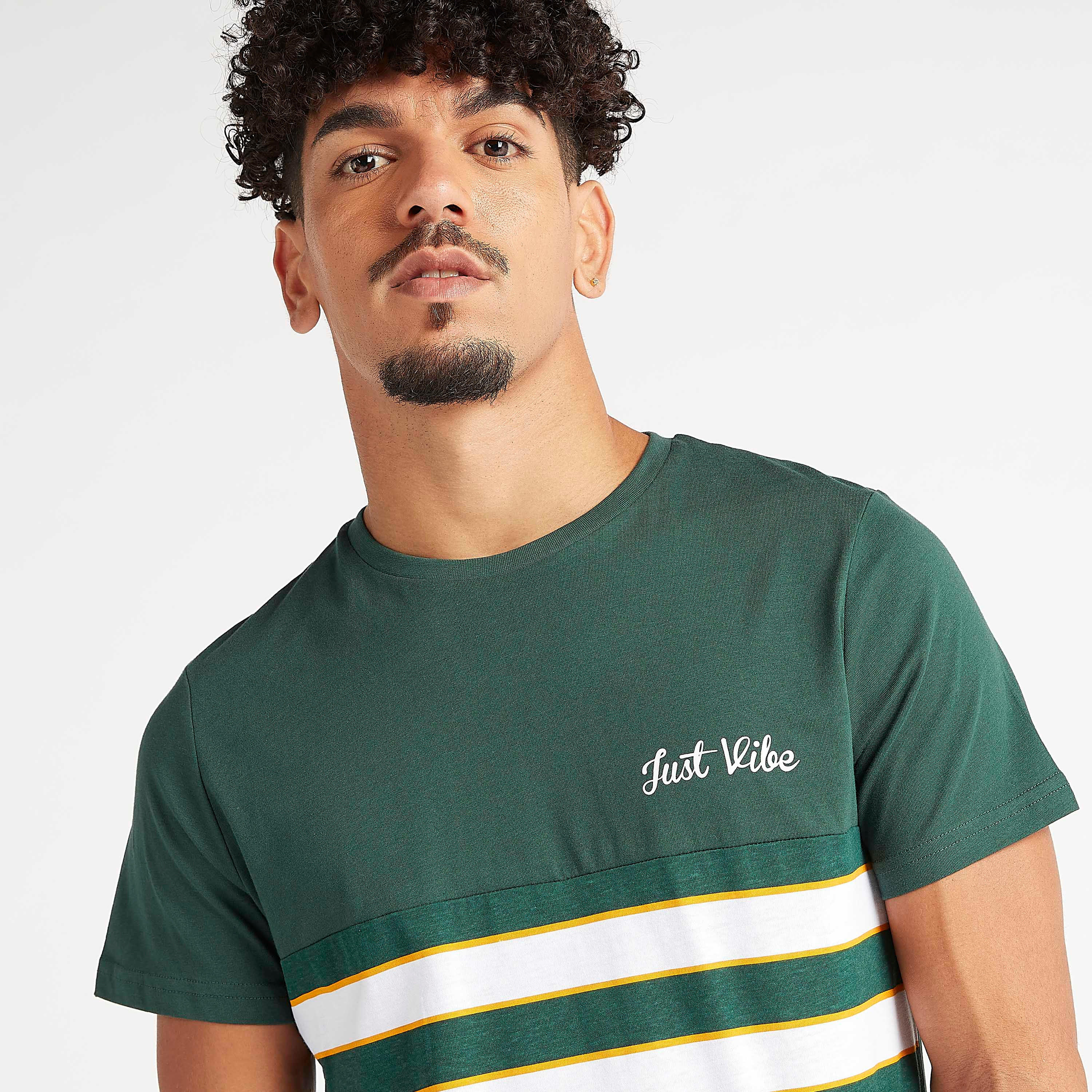 تيشيرت مخطّط بياقة ضيّقة وأكمام قصيرة-men-clothing-tshirtsandpolos-tshirts-image-7