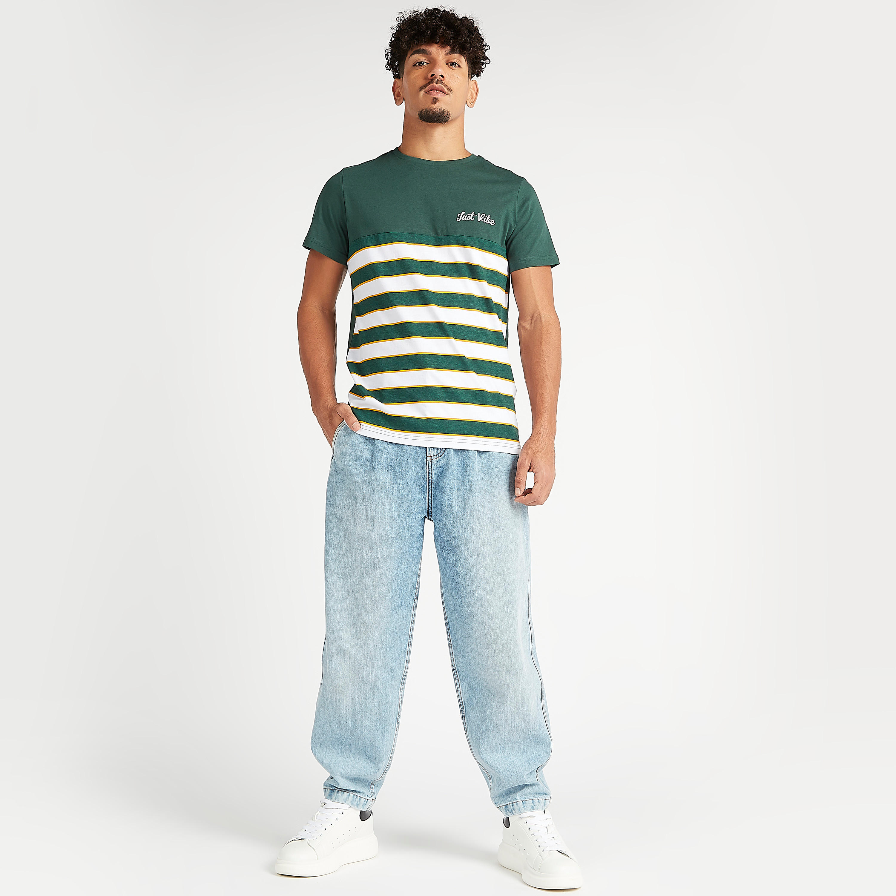 تيشيرت مخطّط بياقة ضيّقة وأكمام قصيرة-men-clothing-tshirtsandpolos-tshirts-image-6