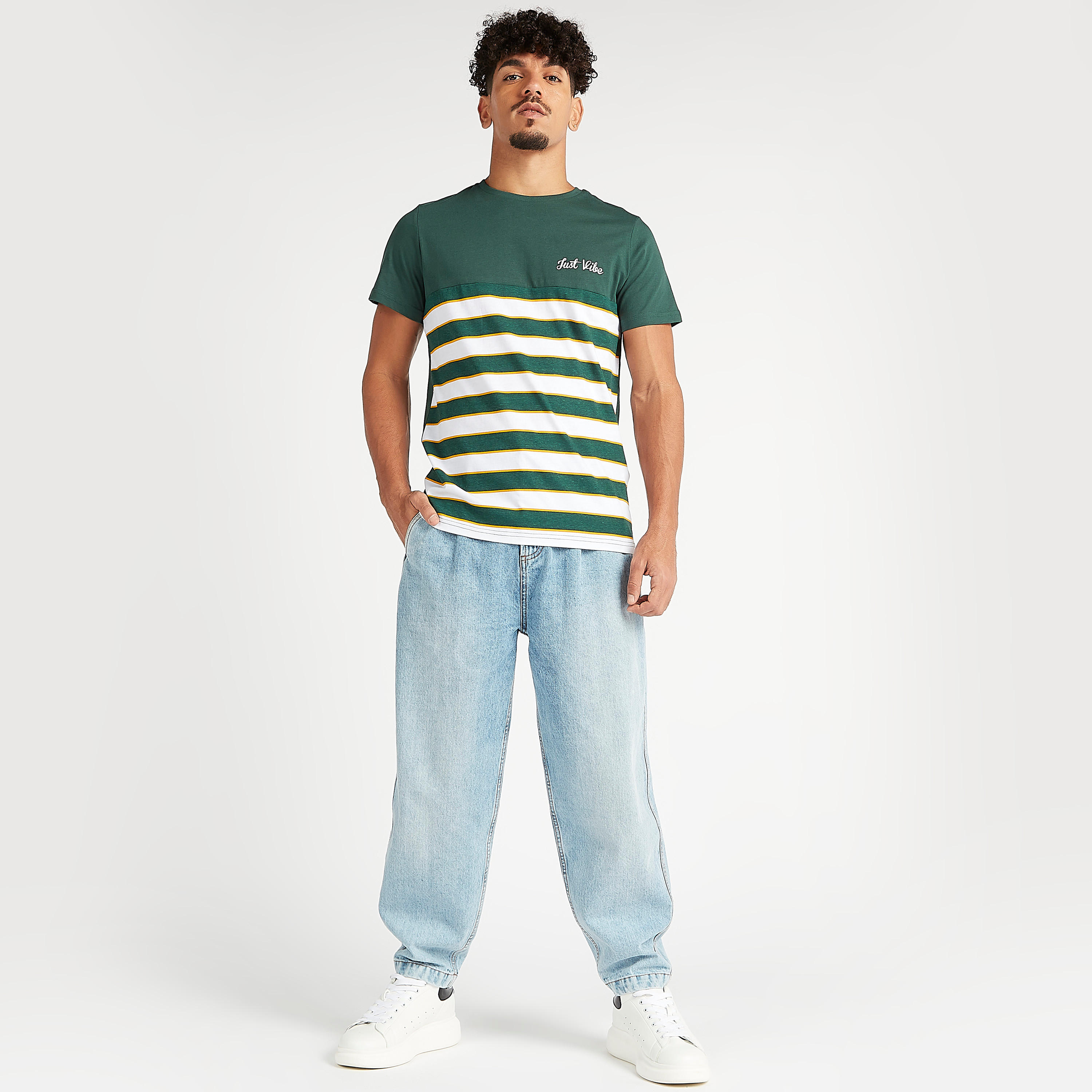 تيشيرت مخطّط بياقة ضيّقة وأكمام قصيرة-men-clothing-tshirtsandpolos-tshirts-image-3