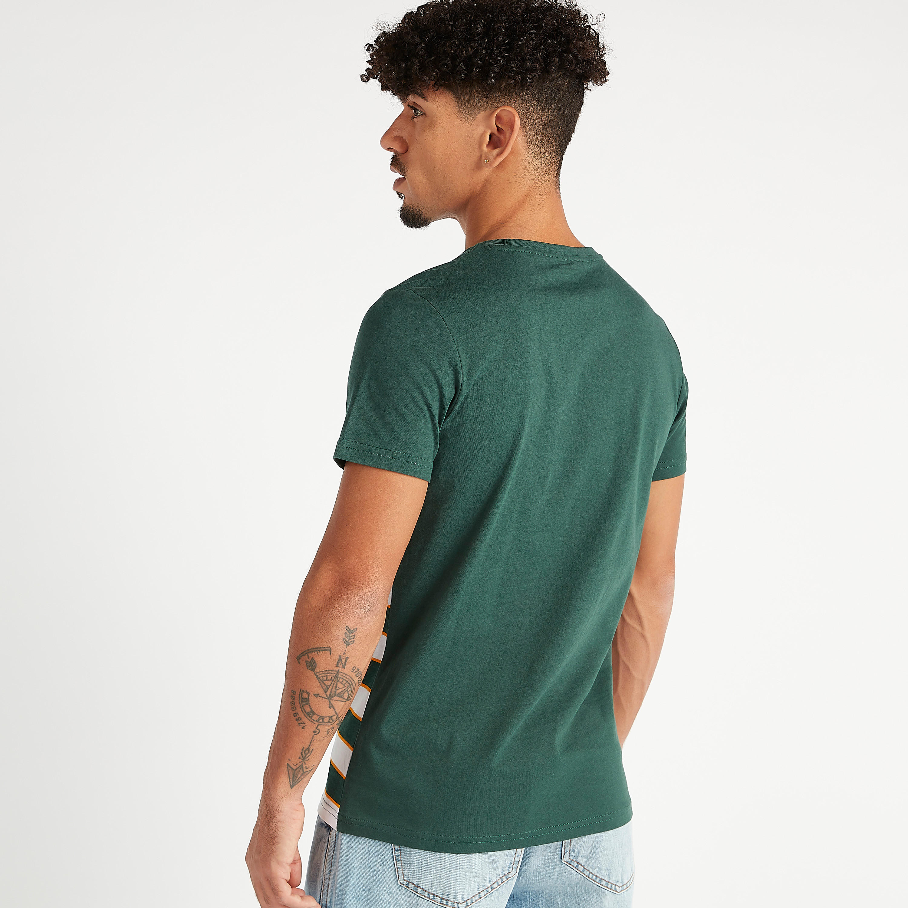 تيشيرت مخطّط بياقة ضيّقة وأكمام قصيرة-men-clothing-tshirtsandpolos-tshirts-image-1