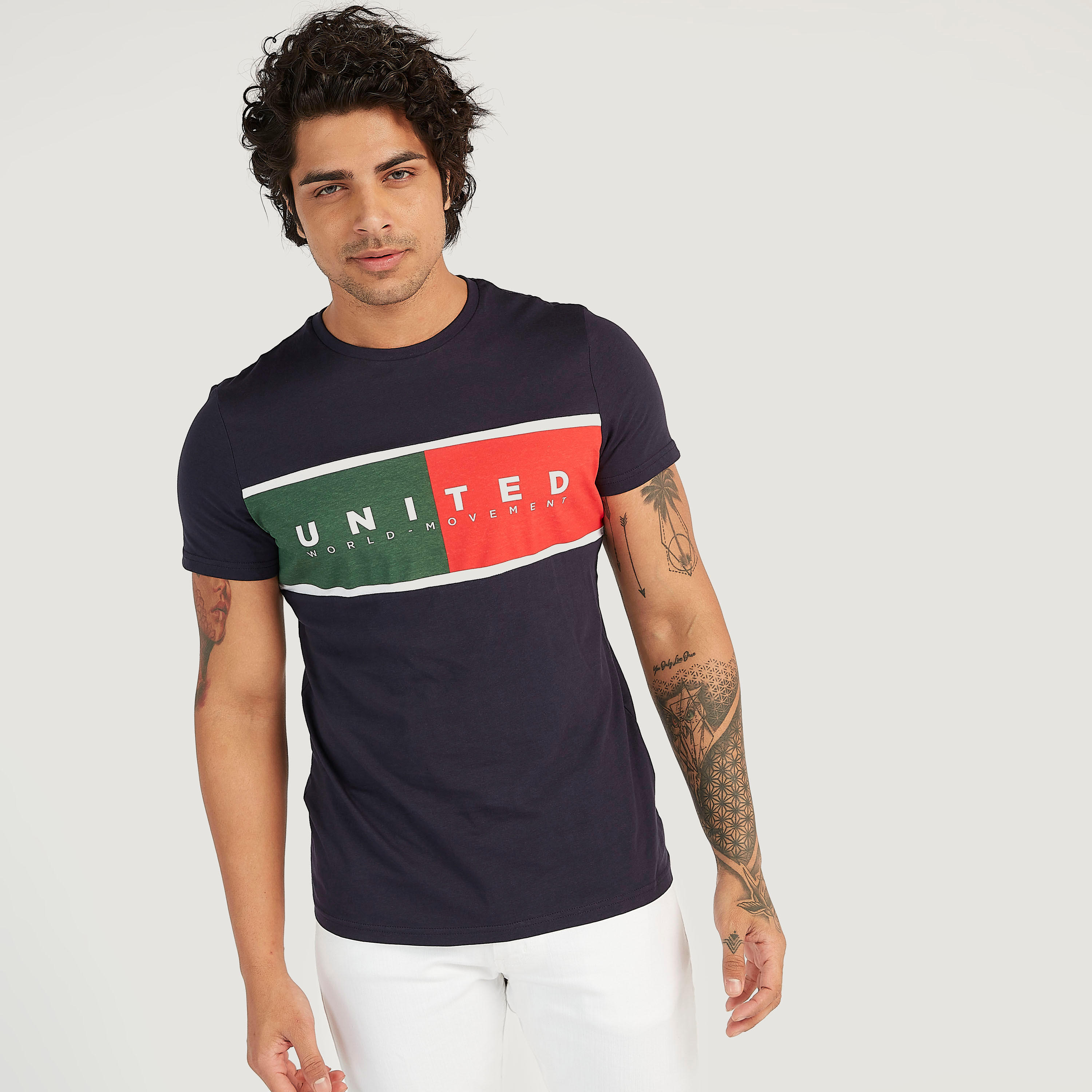 تيشيرت بياقة ضيّقة وأكمام قصيرة وطبعات-men-clothing-tshirtsandpolos-tshirts-image-4