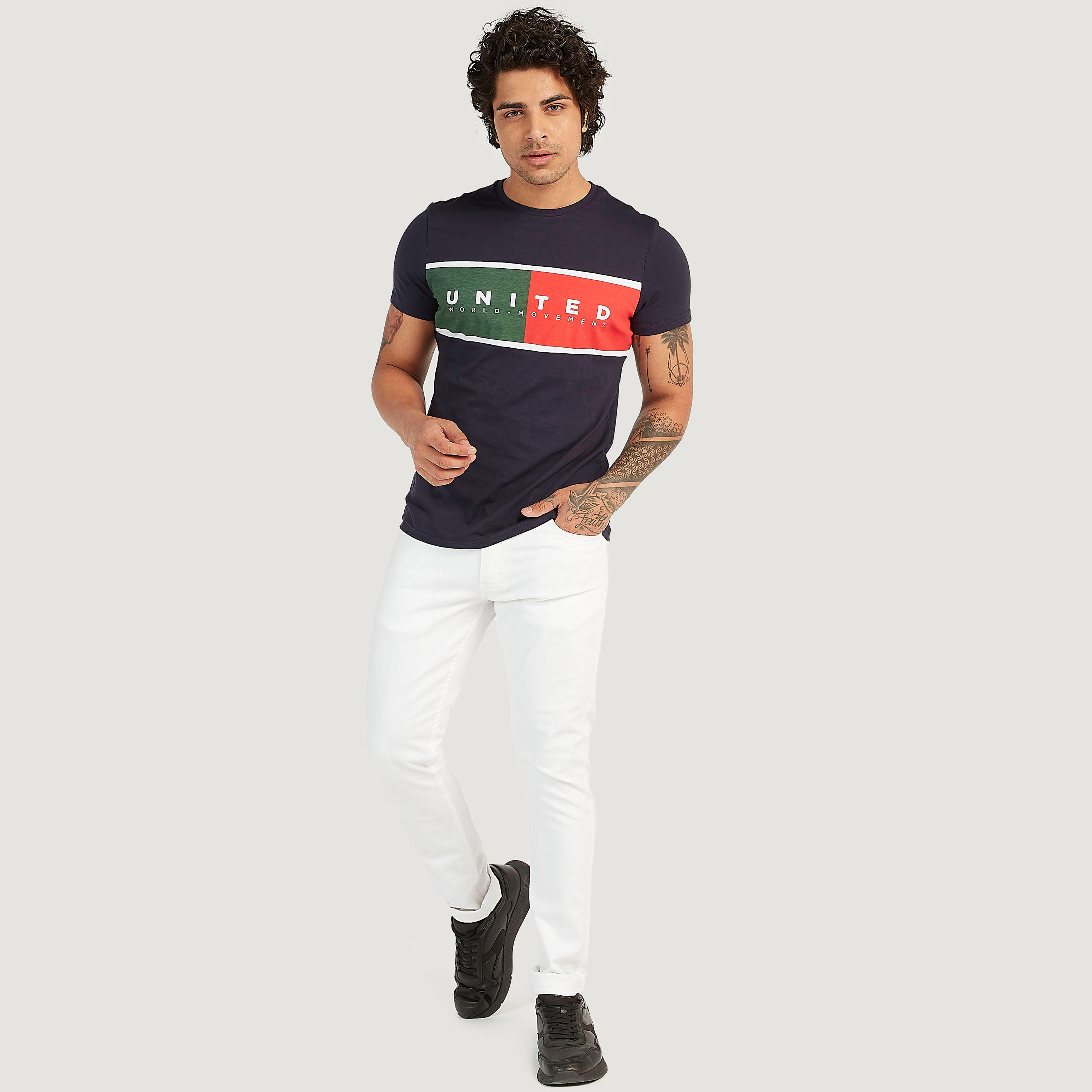 تيشيرت بياقة ضيّقة وأكمام قصيرة وطبعات-men-clothing-tshirtsandpolos-tshirts-image-3