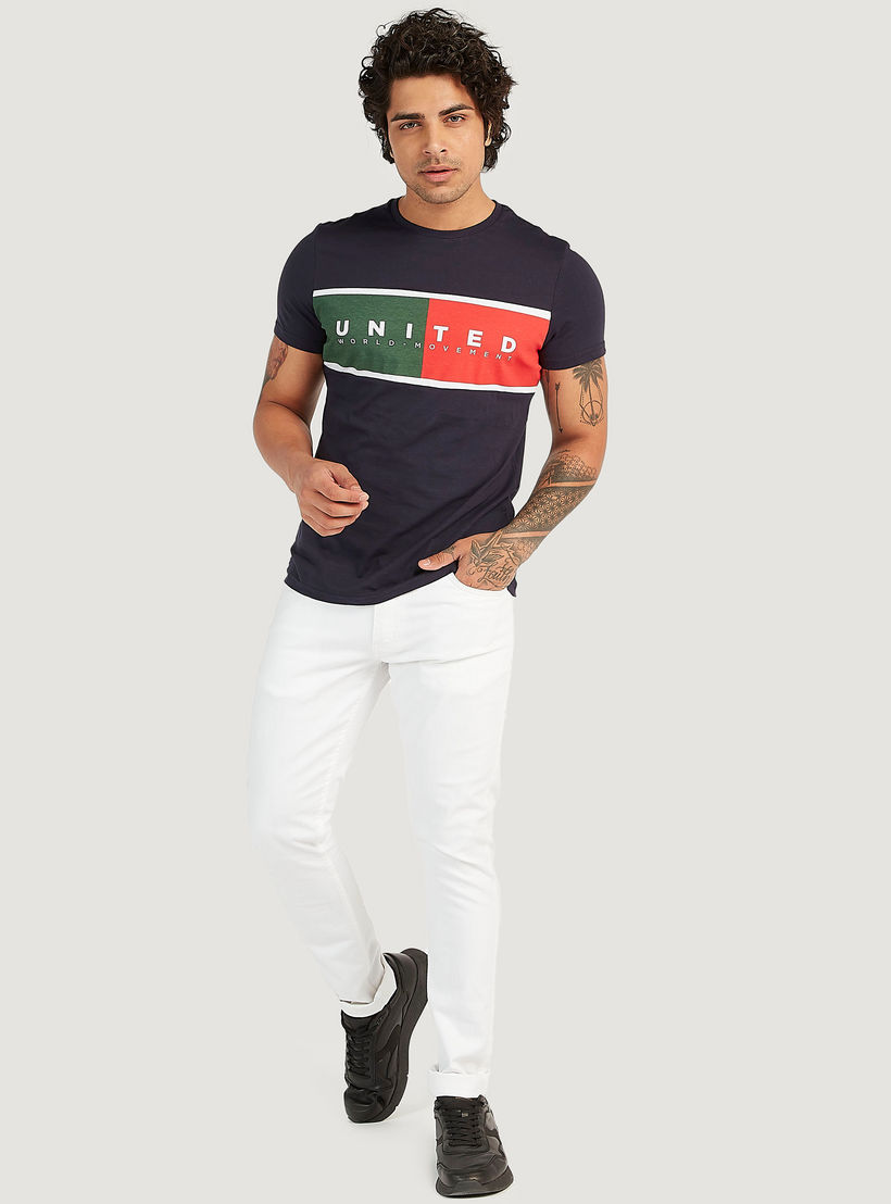 تيشيرت بياقة ضيّقة وأكمام قصيرة وطبعات-men-clothing-tshirtsandpolos-tshirts-image-3