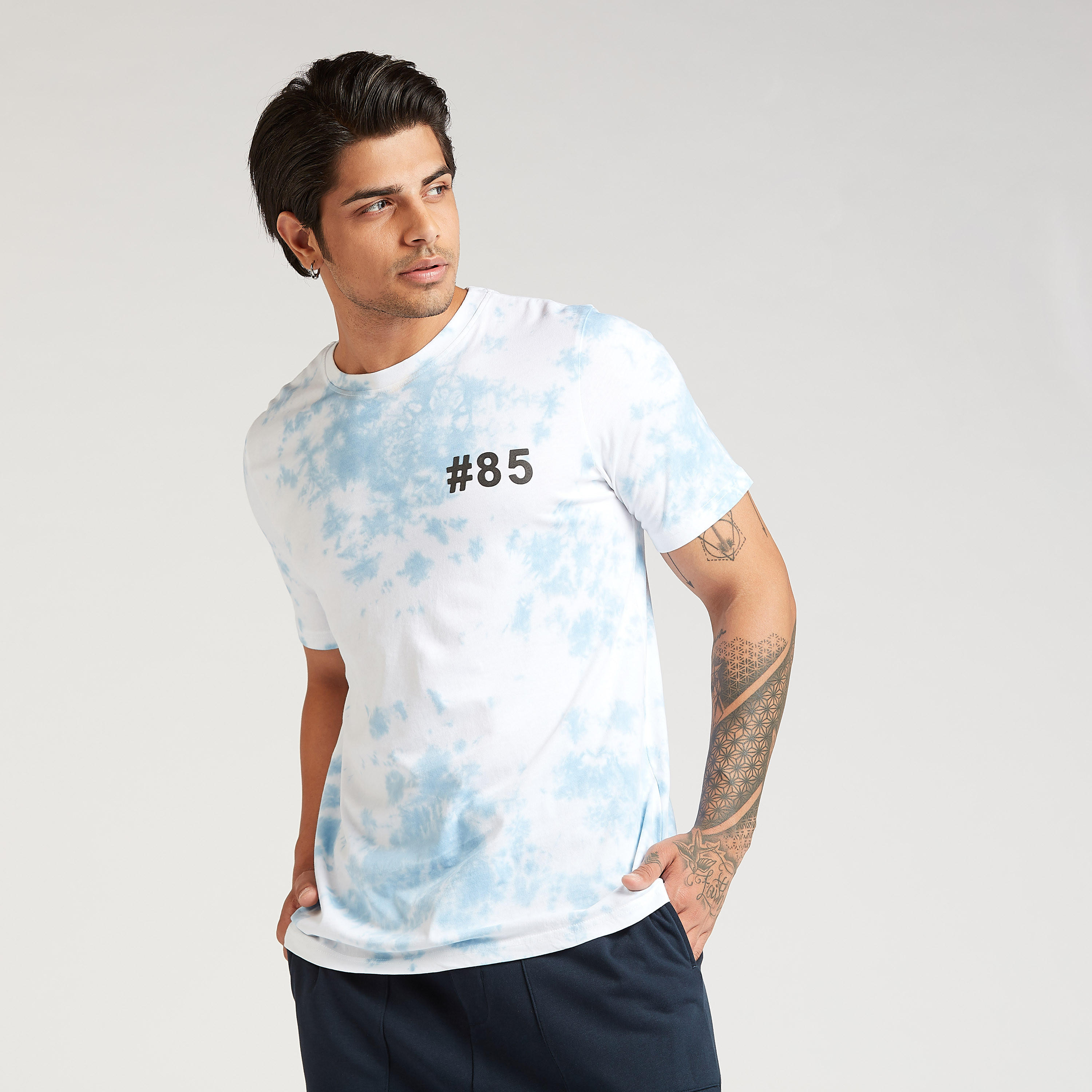 تيشيرت مستدام بياقة ضيّقة وأكمام قصيرة وطبعات-men-clothing-tshirtsandpolos-tshirts-image-1
