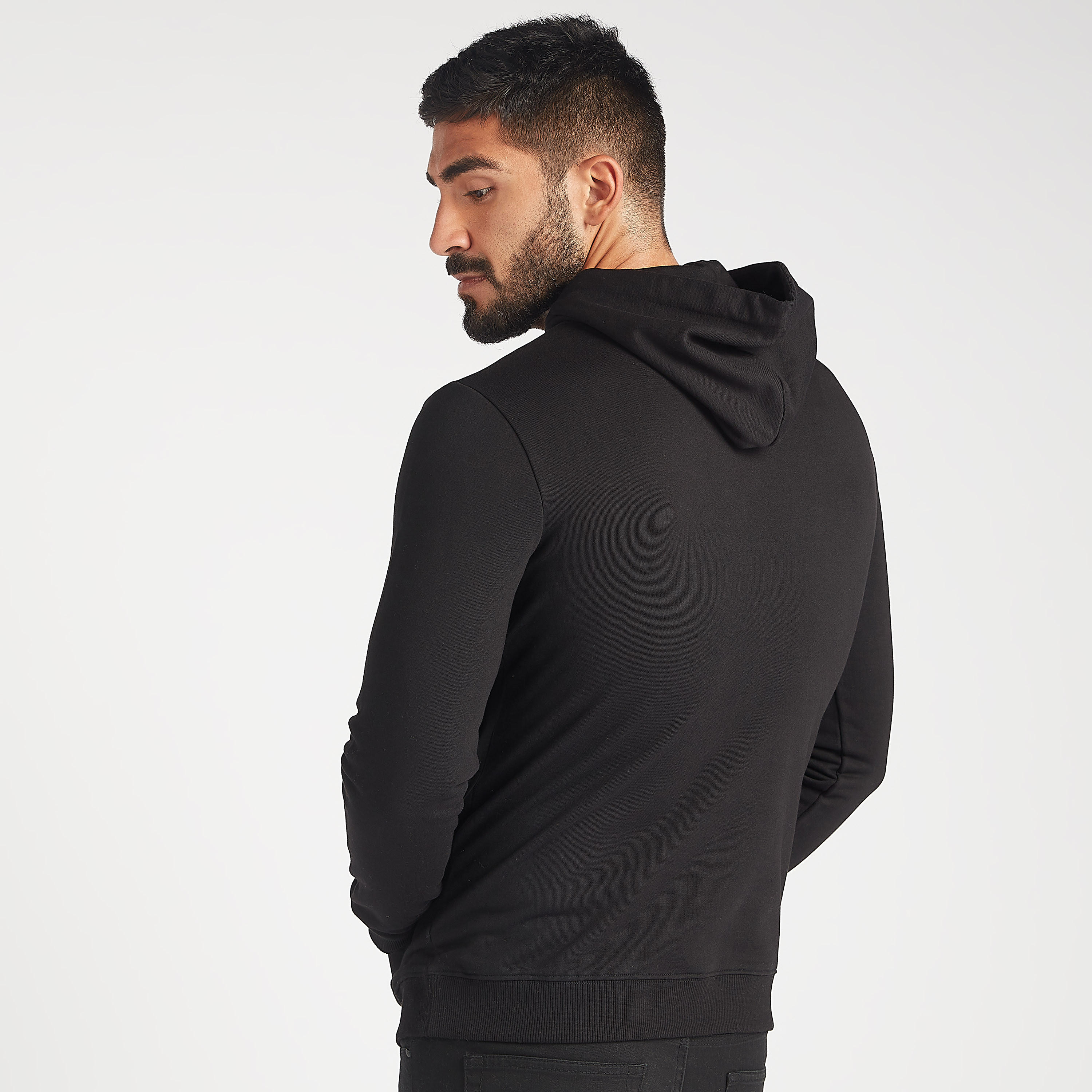 هودي مستدام بجيوب كنغر وأكمام طويلة وطبعات-men-winterwear-hoodiesandsweatshirts-image-4