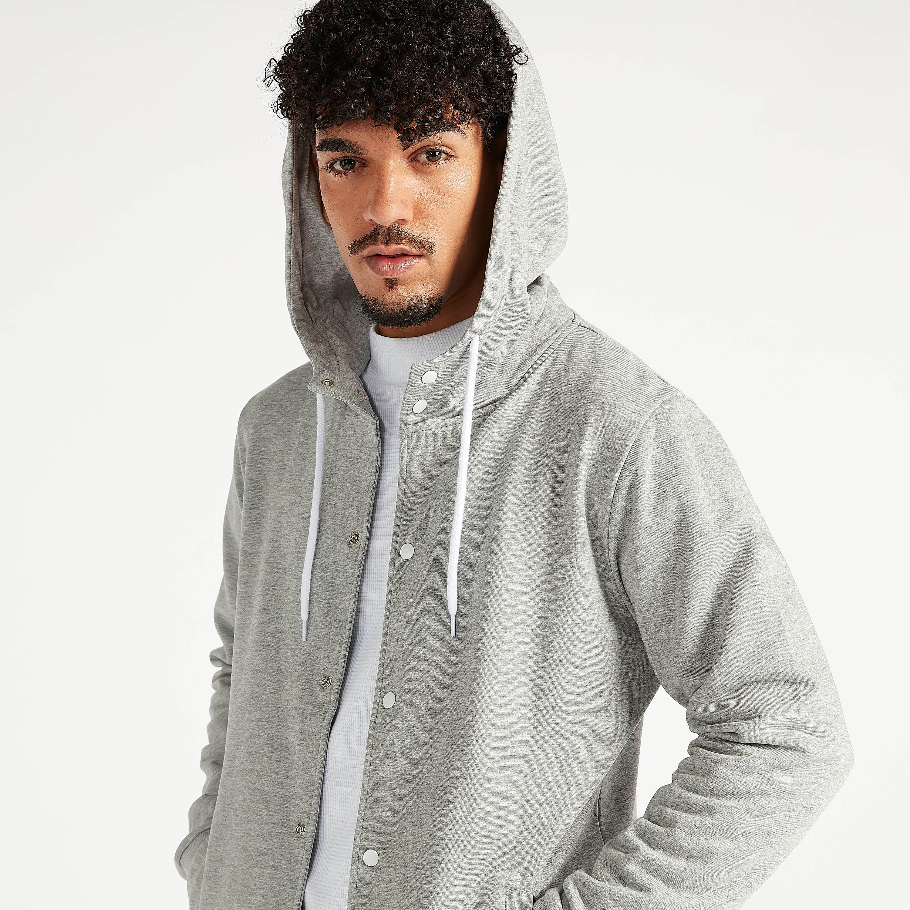 هودي مستدام بتصميم فارستي مع أكمام طويلة-men-clothing-jacketsandblazers-jackets-image-1