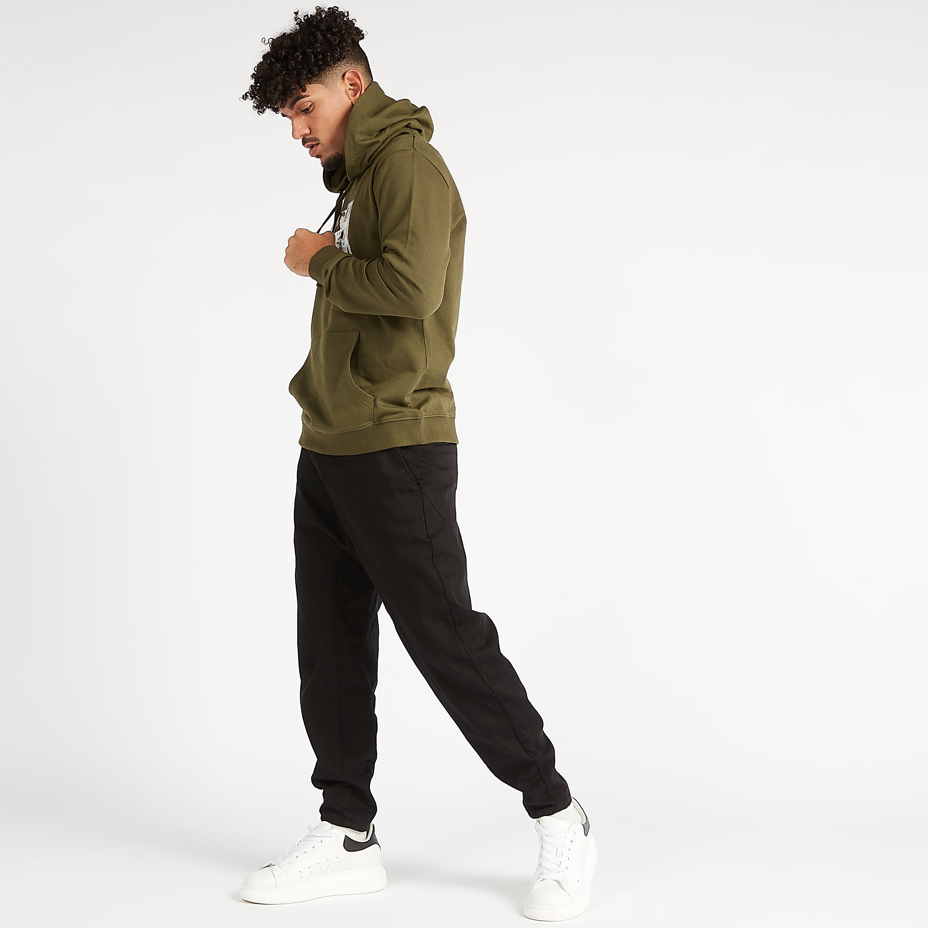 هودي مستدام بجيوب كنغر وأكمام طويلة وطبعات-men-winterwear-hoodiesandsweatshirts-image-2
