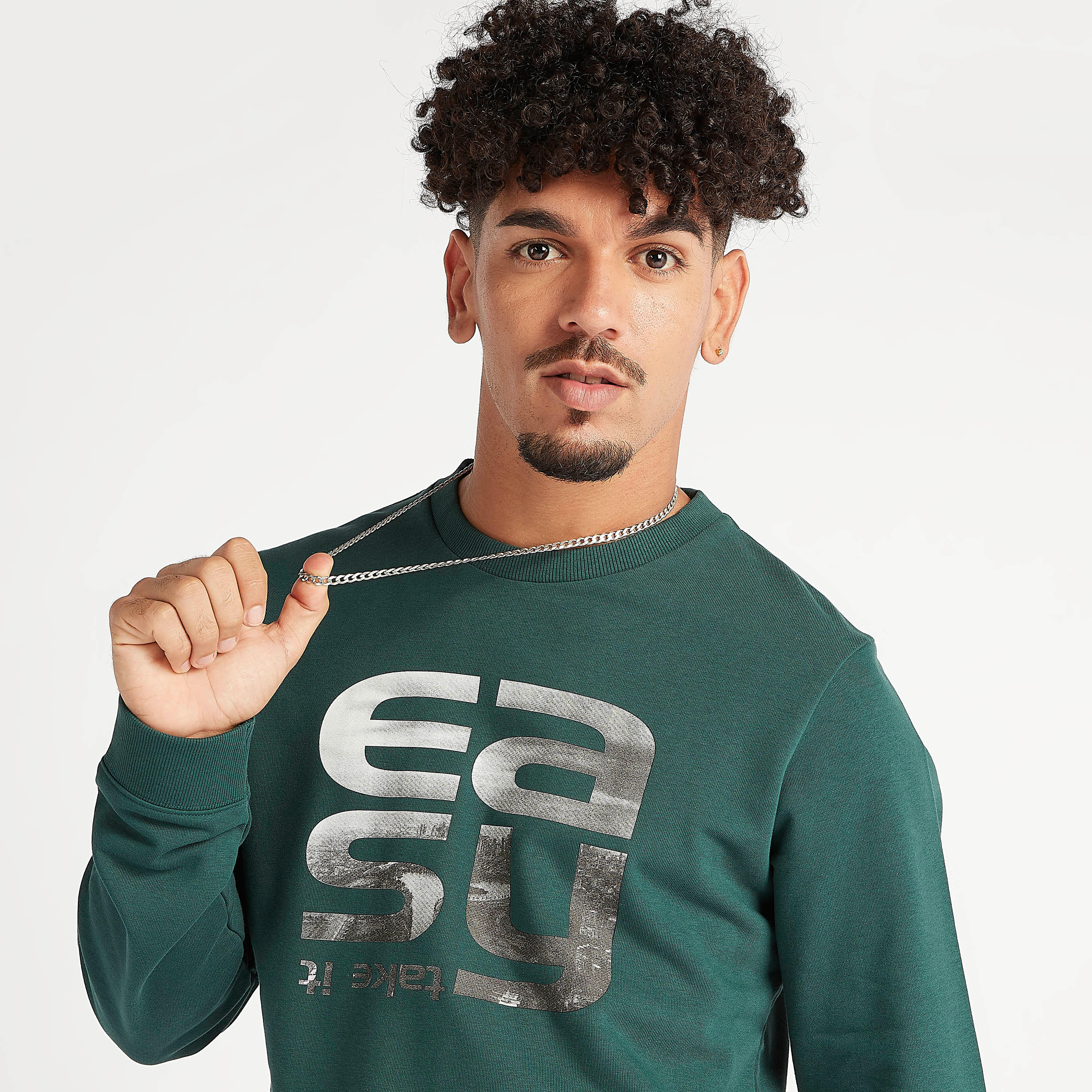 سويت شيرت مستدام بياقة ضيّقة وأكمام طويلة وطبعات-men-winterwear-hoodiesandsweatshirts-image-6