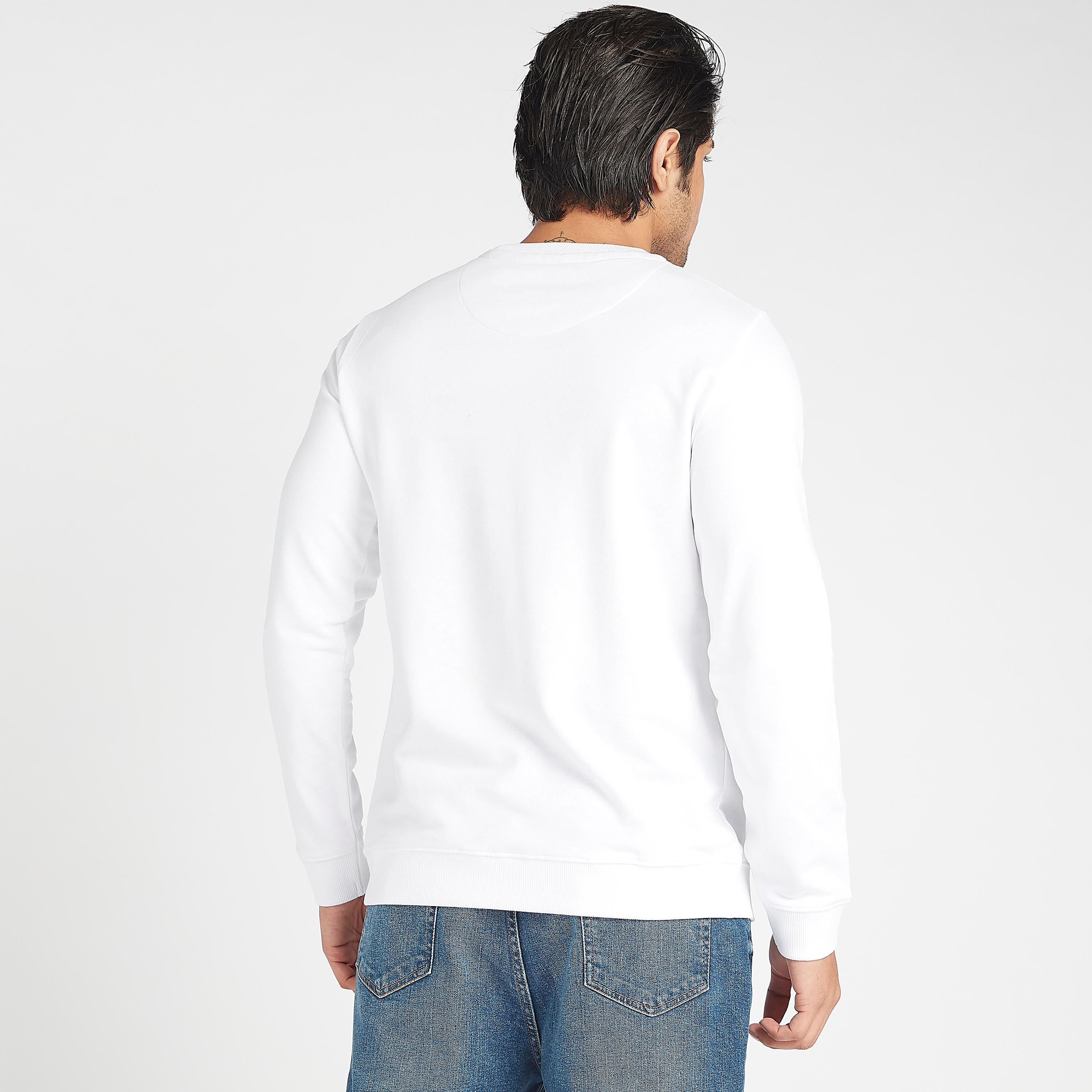 تيشيرت مستدام بياقة ضيّقة وأكمام قصيرة وطبعات جرافيك-men-winterwear-hoodiesandsweatshirts-image-4