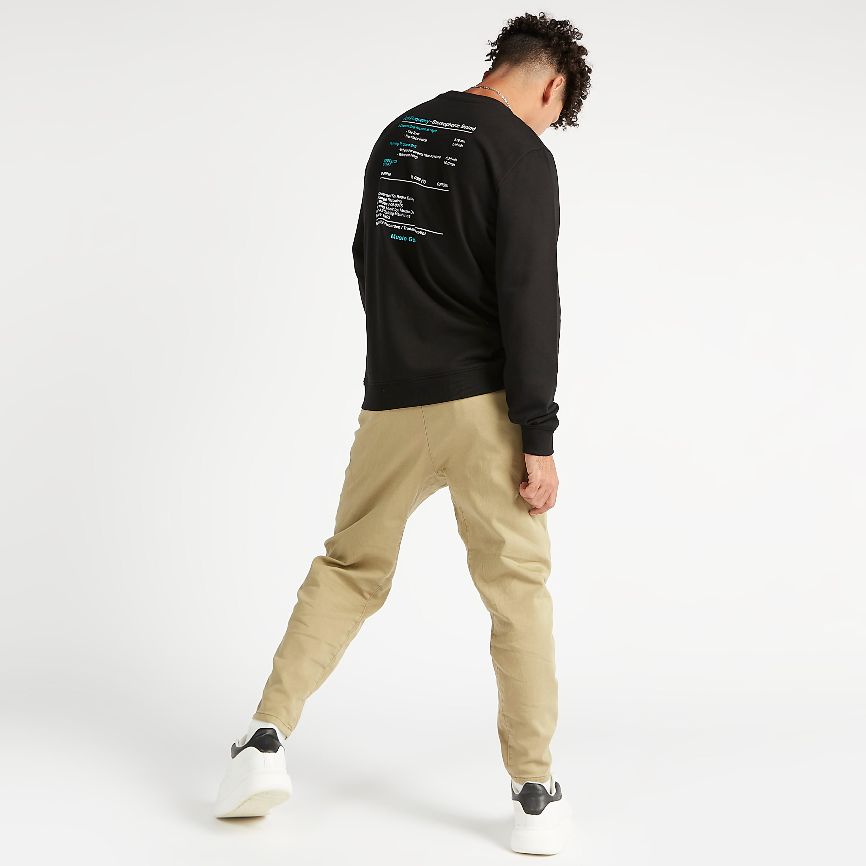 سويت شيرت مستدام بياقة ضيقة وأكمام طويلة وطبعات-men-winterwear-hoodiesandsweatshirts-image-2