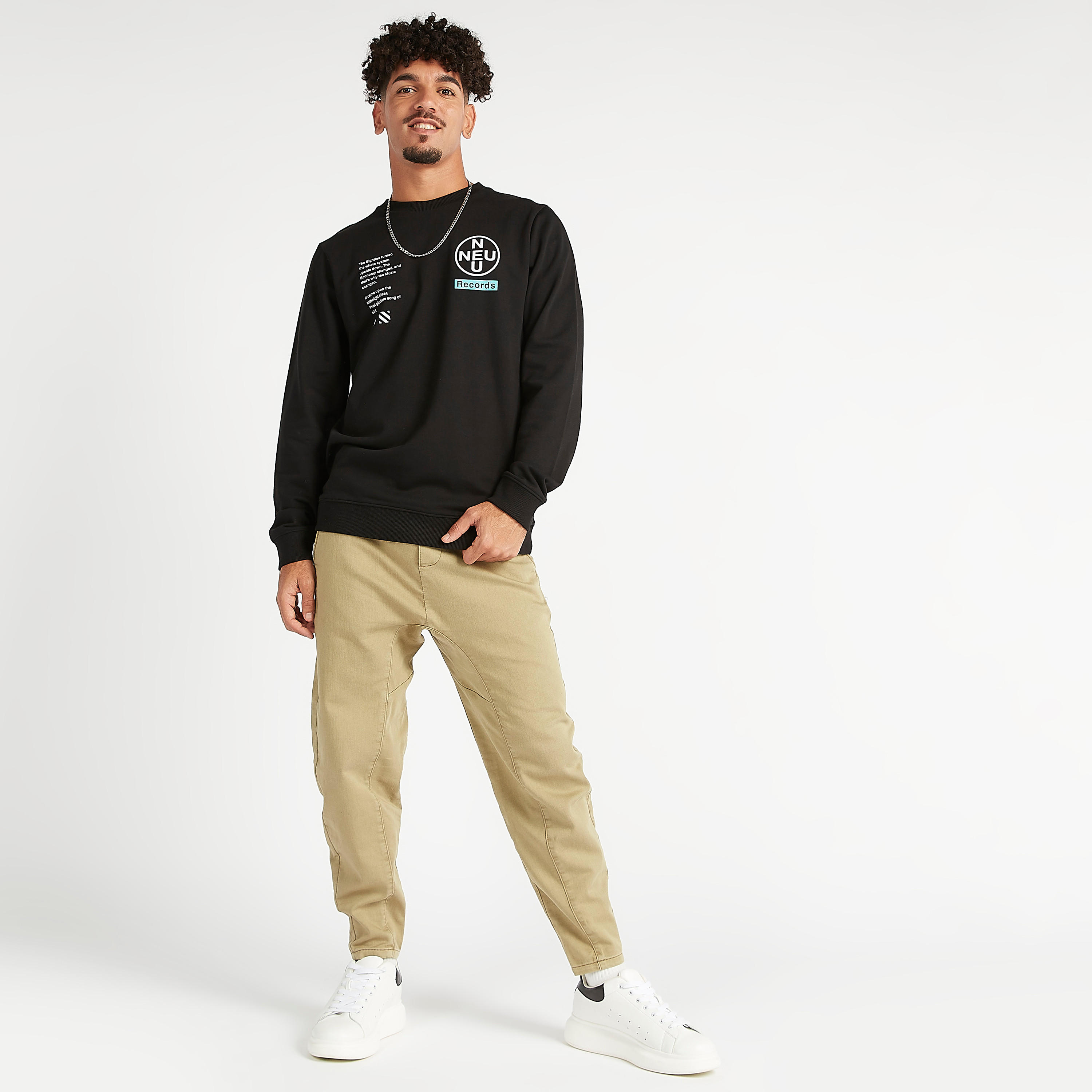 سويت شيرت مستدام بياقة ضيقة وأكمام طويلة وطبعات-men-winterwear-hoodiesandsweatshirts-image-6