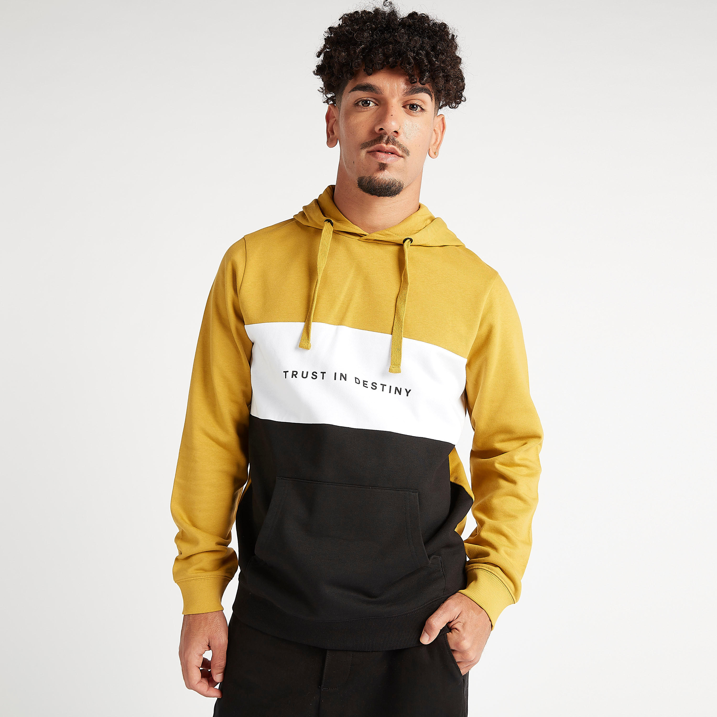 هودي مستدام بجيوب كنغر وأكمام طويلة وطبعات-men-winterwear-hoodiesandsweatshirts-image-5