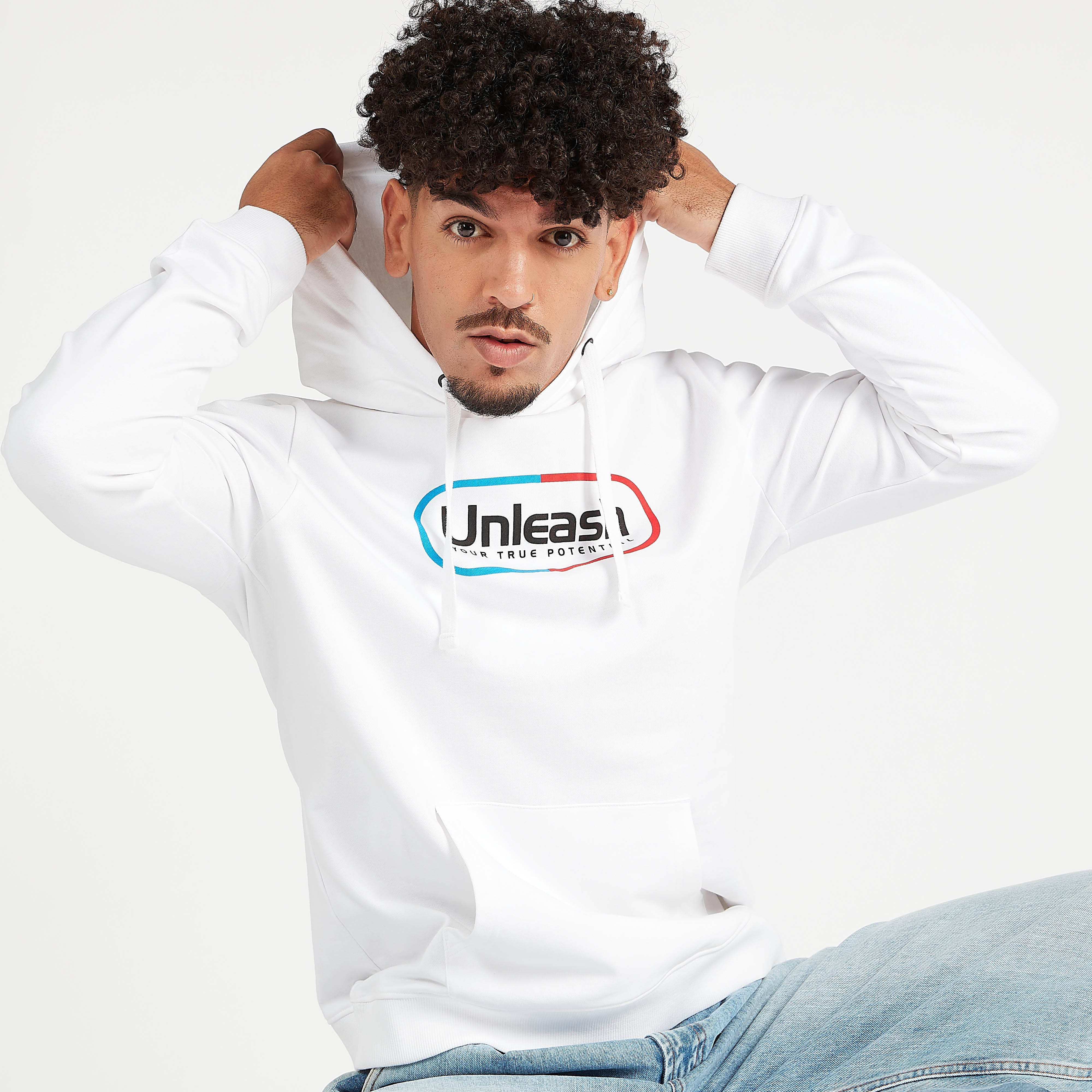 هودي مستدام بجيوب كنغر وأكمام طويلة وطبعات-men-winterwear-hoodiesandsweatshirts-image-1