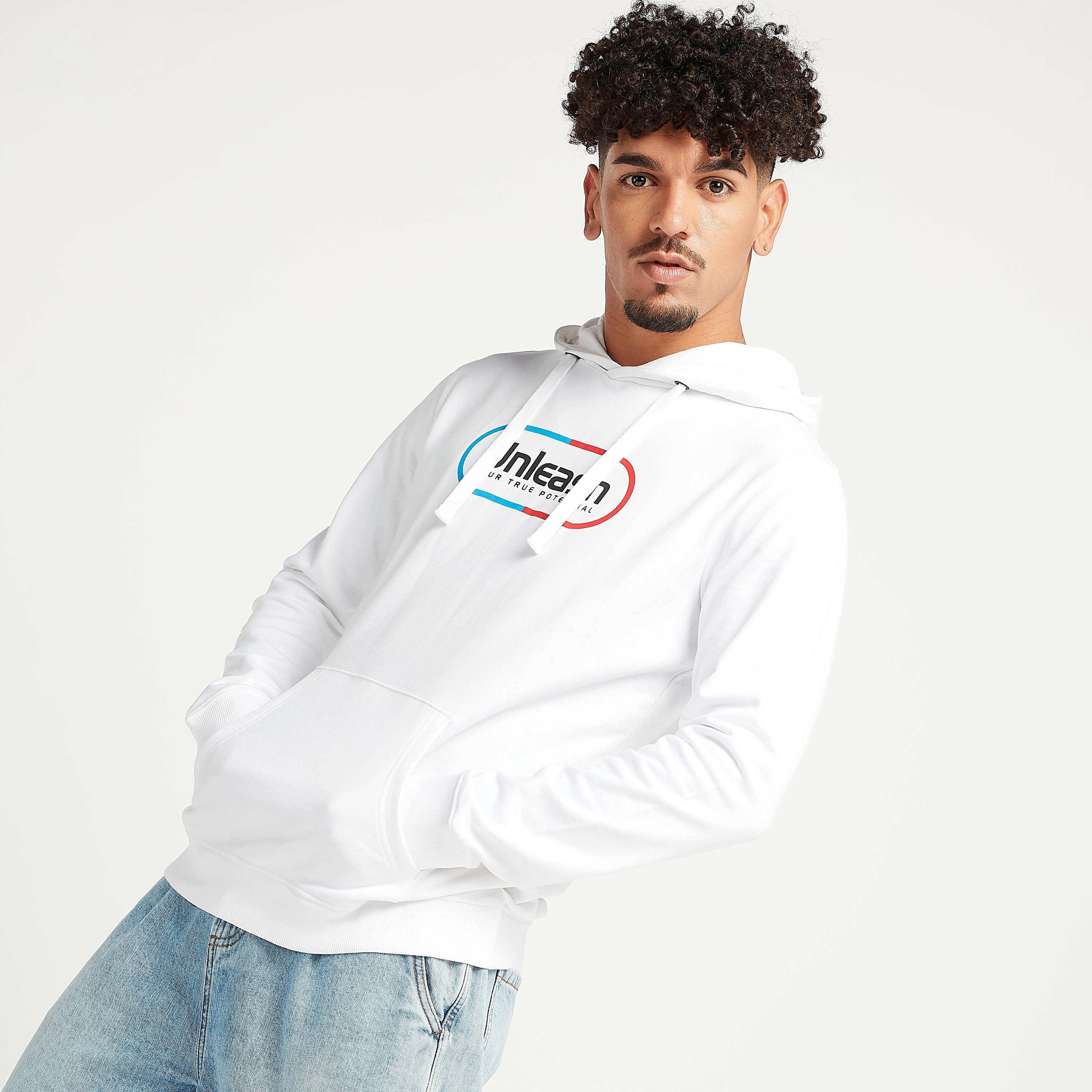 هودي مستدام بجيوب كنغر وأكمام طويلة وطبعات-men-winterwear-hoodiesandsweatshirts-image-5