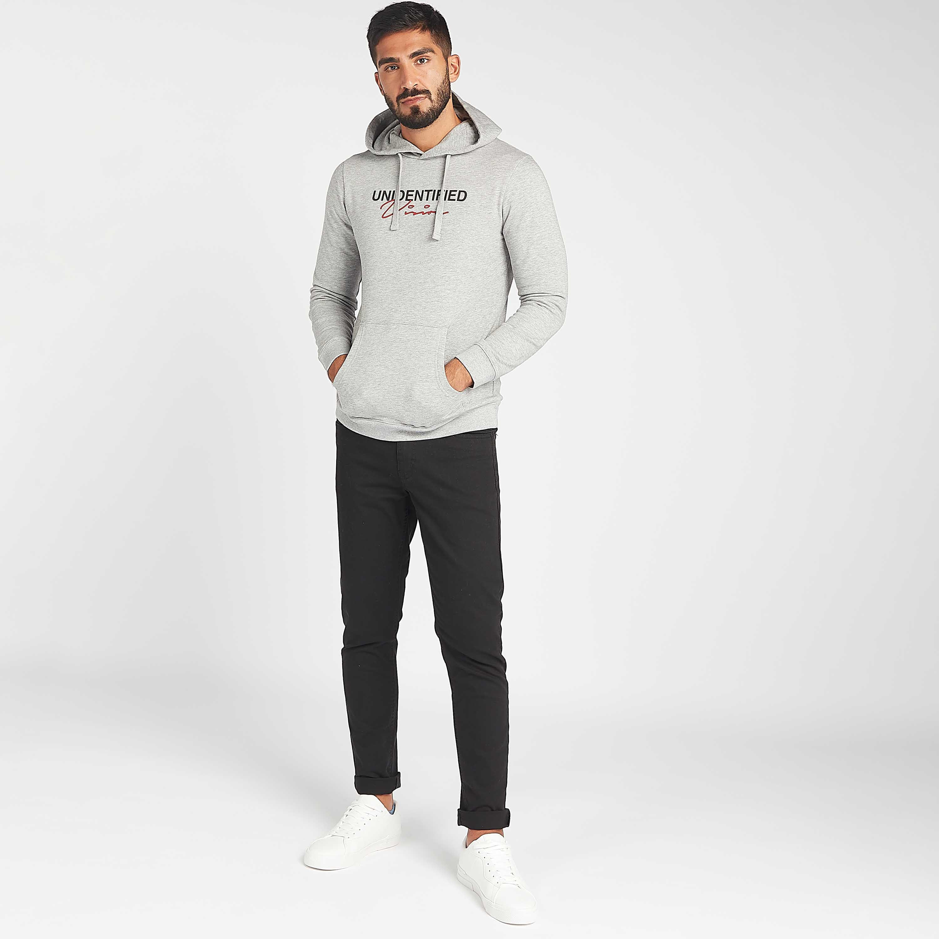 هودي مستدام بجيوب كنغر وأكمام طويلة وطبعات-men-winterwear-hoodiesandsweatshirts-image-2