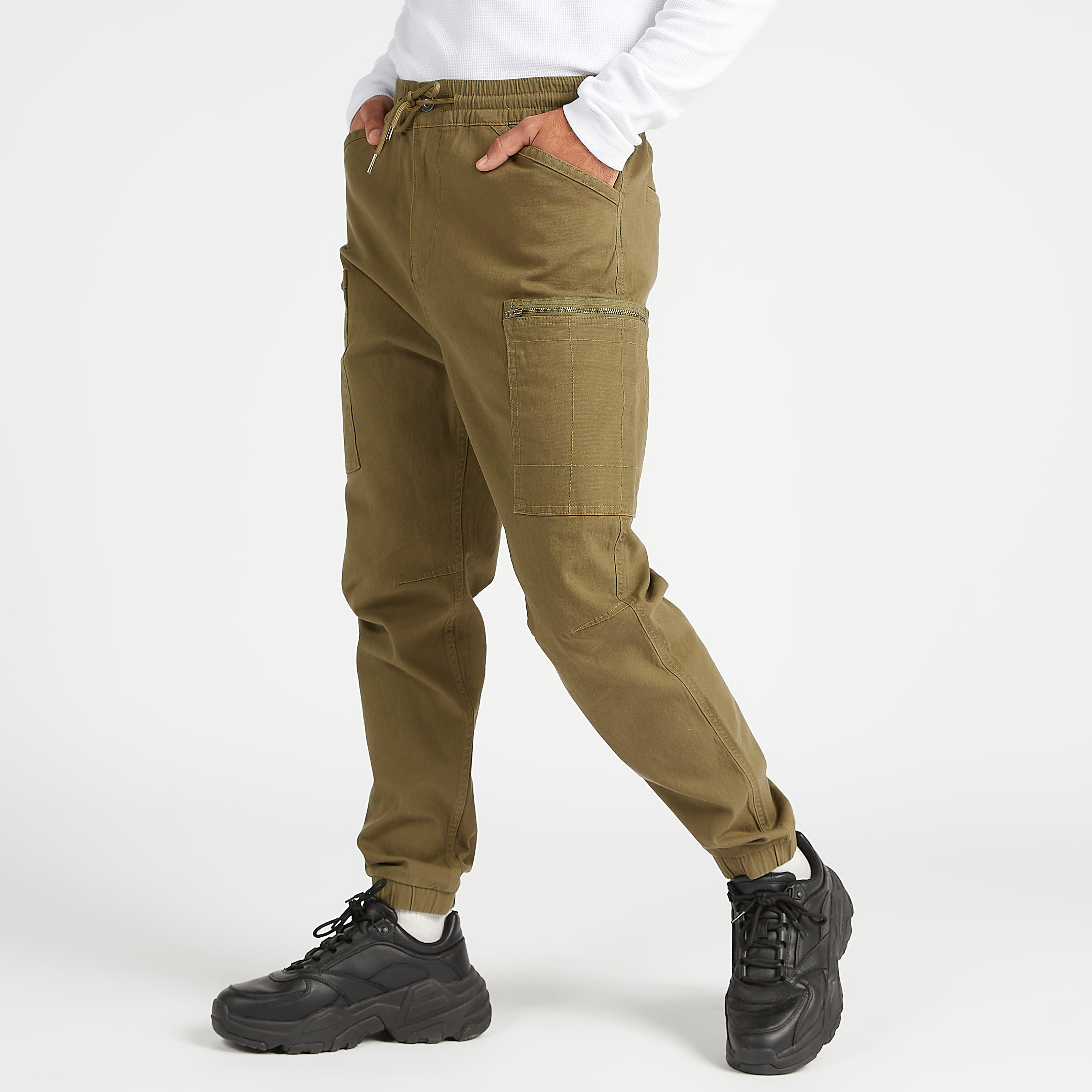 بنطلون رياضي مستدام كارجو سادة برباط إغلاق وخصر متوسّط الارتفاع-men-clothing-bottoms-joggers-image-4