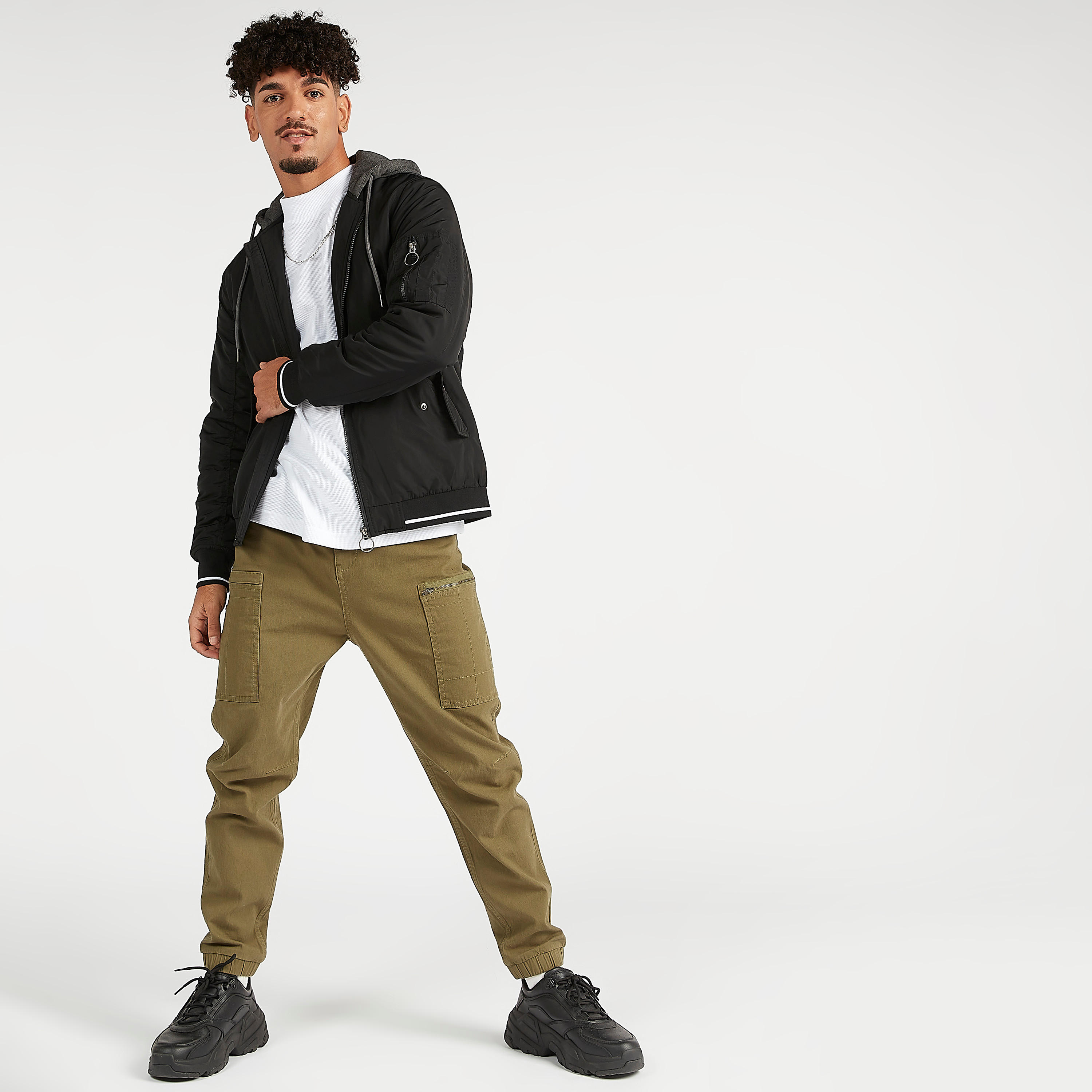 بنطلون رياضي مستدام كارجو سادة برباط إغلاق وخصر متوسّط الارتفاع-men-clothing-bottoms-joggers-image-3