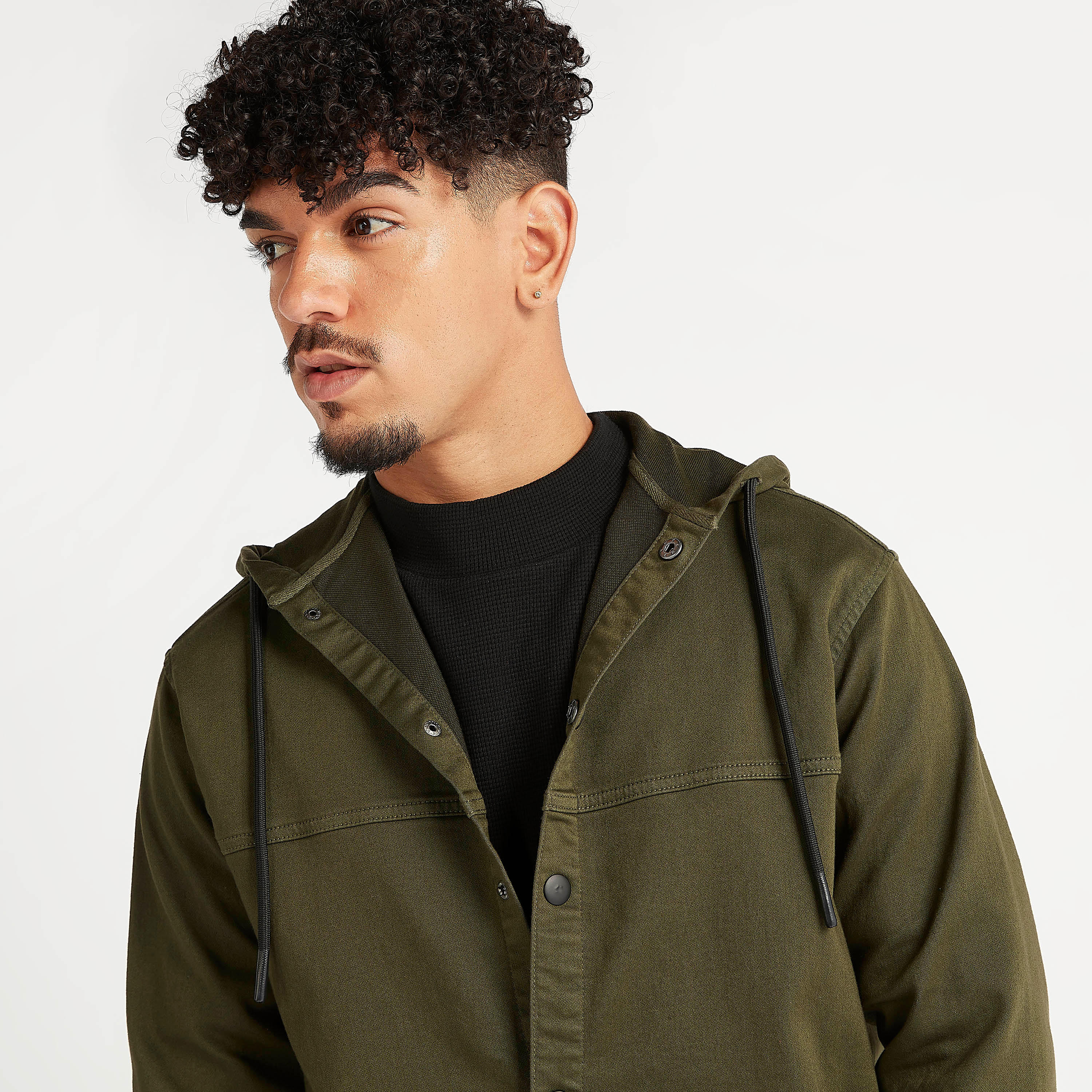 جاكيت مستدام بقبّعة وأكمام طويلة-men-clothing-jacketsandblazers-jackets-image-3