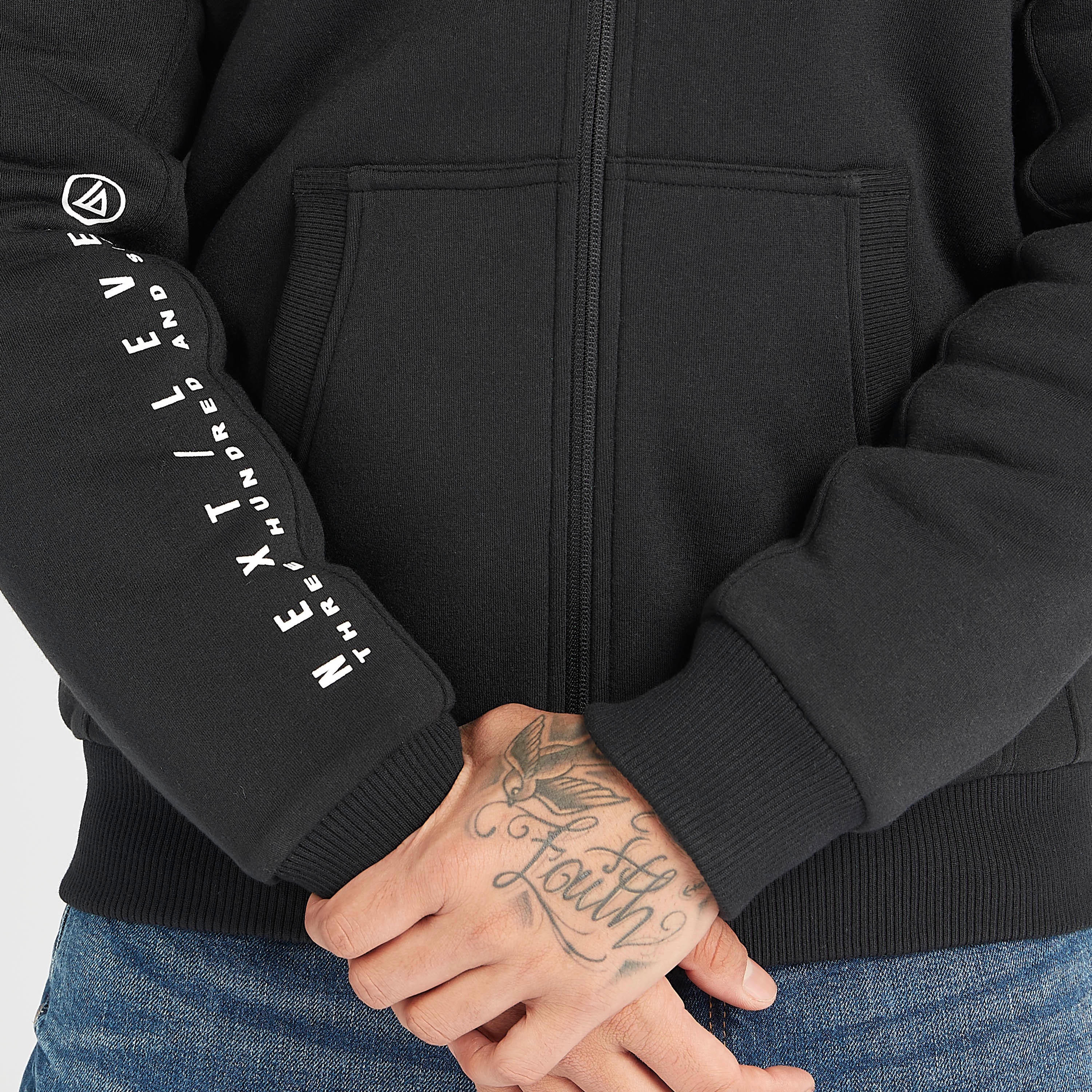 جاكيت بومبر مستدام بأكمام طويلة وقبعة وطبعات-men-clothing-jacketsandblazers-jackets-image-6