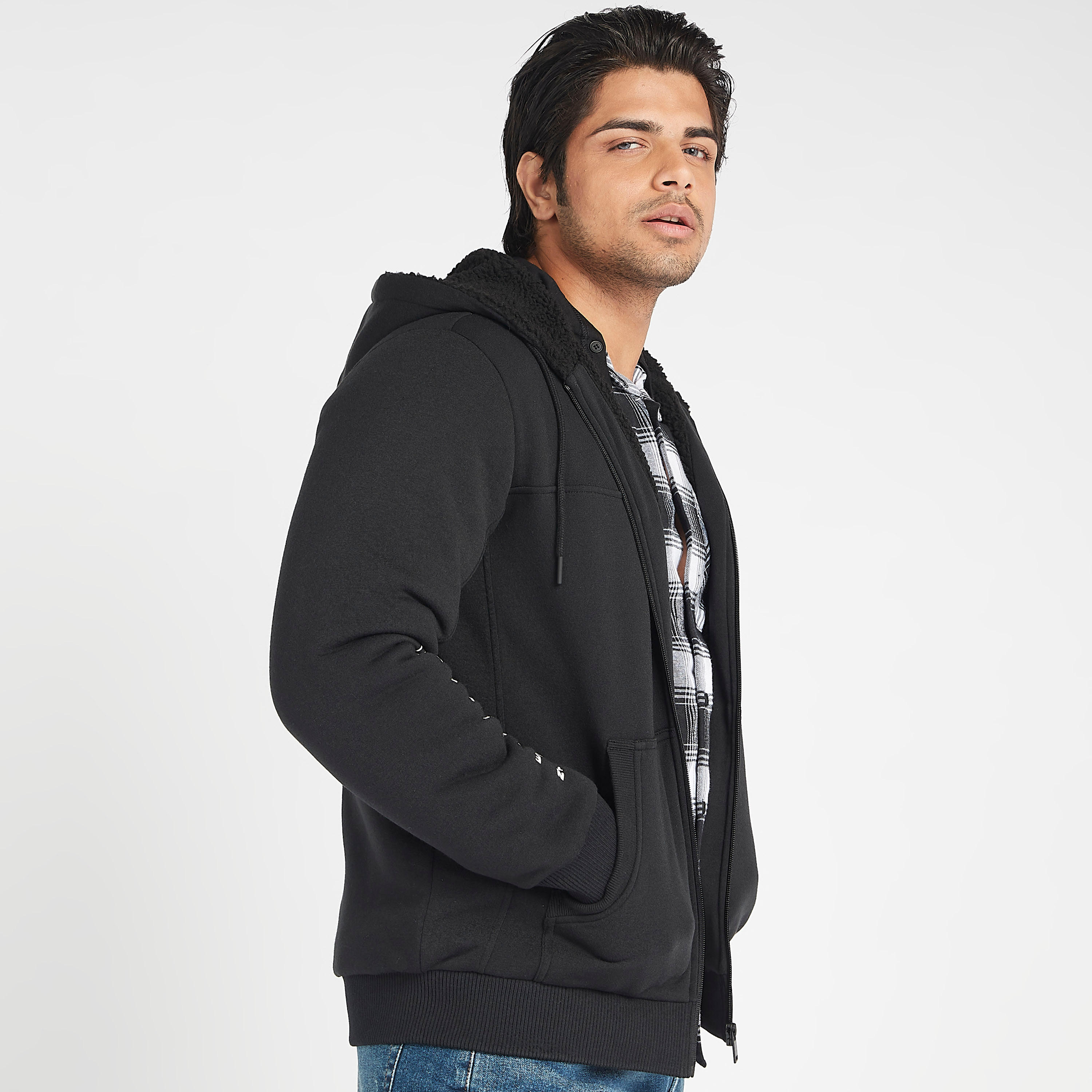 جاكيت بومبر مستدام بأكمام طويلة وقبعة وطبعات-men-clothing-jacketsandblazers-jackets-image-7
