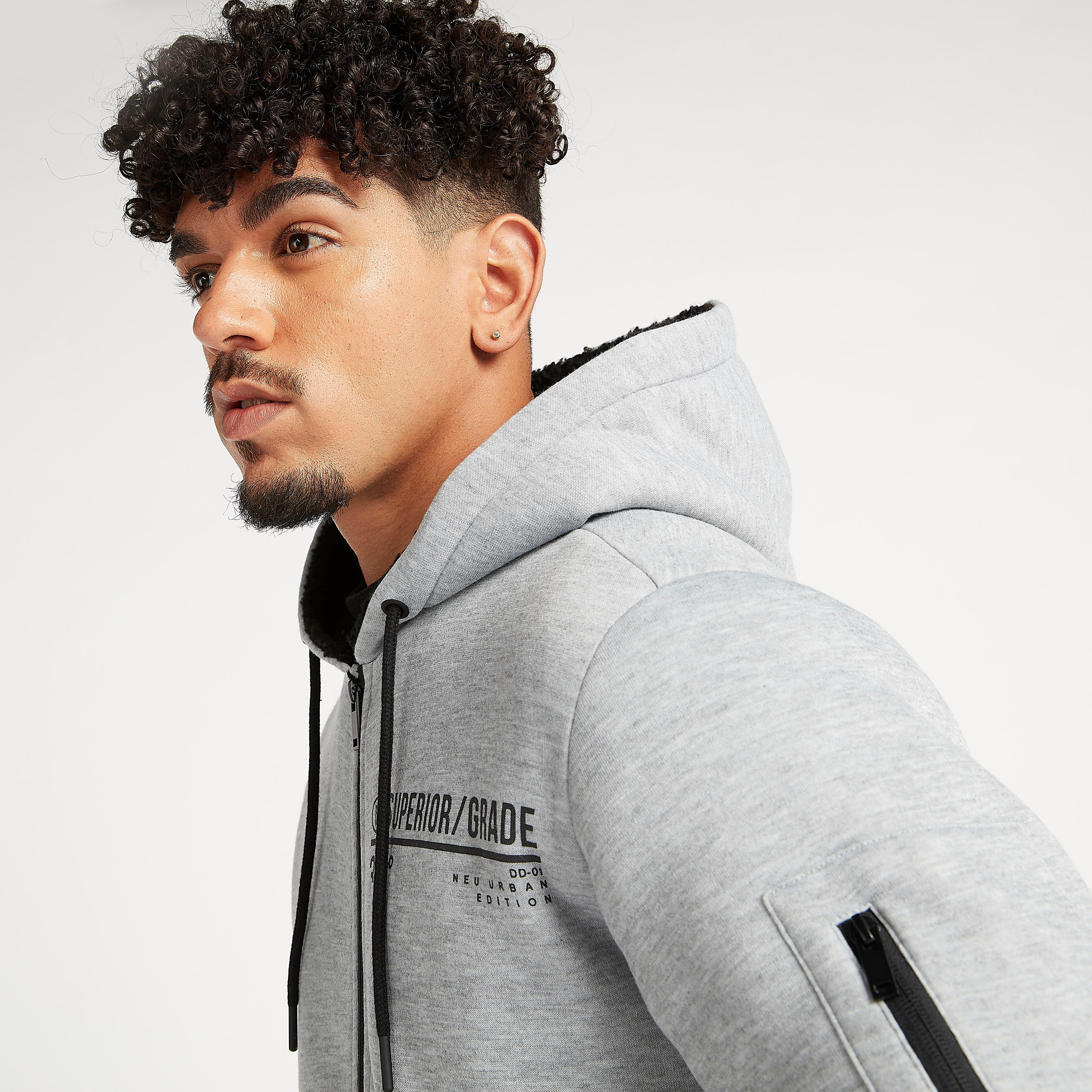 جاكيت مستدام بقبّعة وأكمام طويلة وطبعات-men-clothing-jacketsandblazers-jackets-image-5