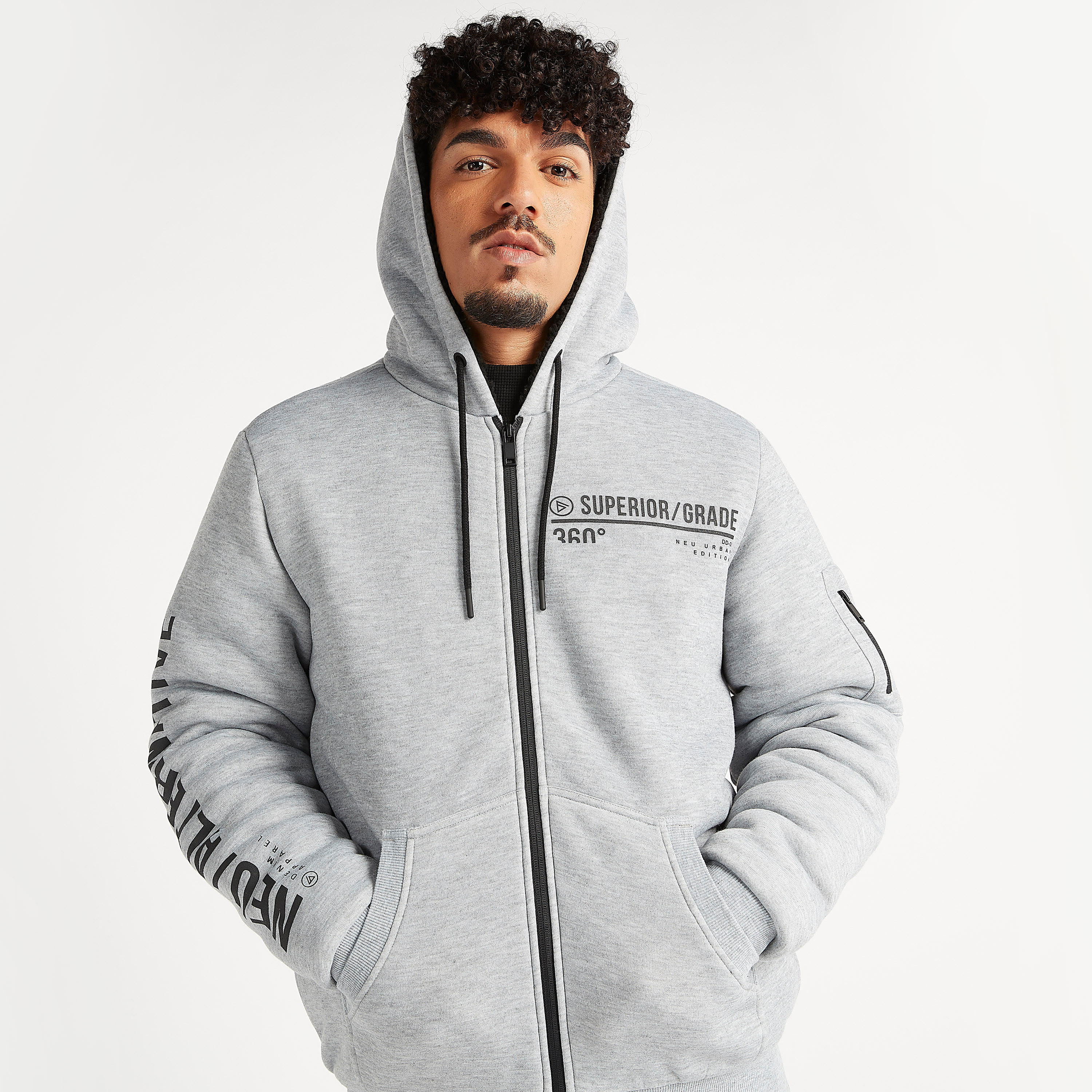 جاكيت مستدام بقبّعة وأكمام طويلة وطبعات-men-clothing-jacketsandblazers-jackets-image-6