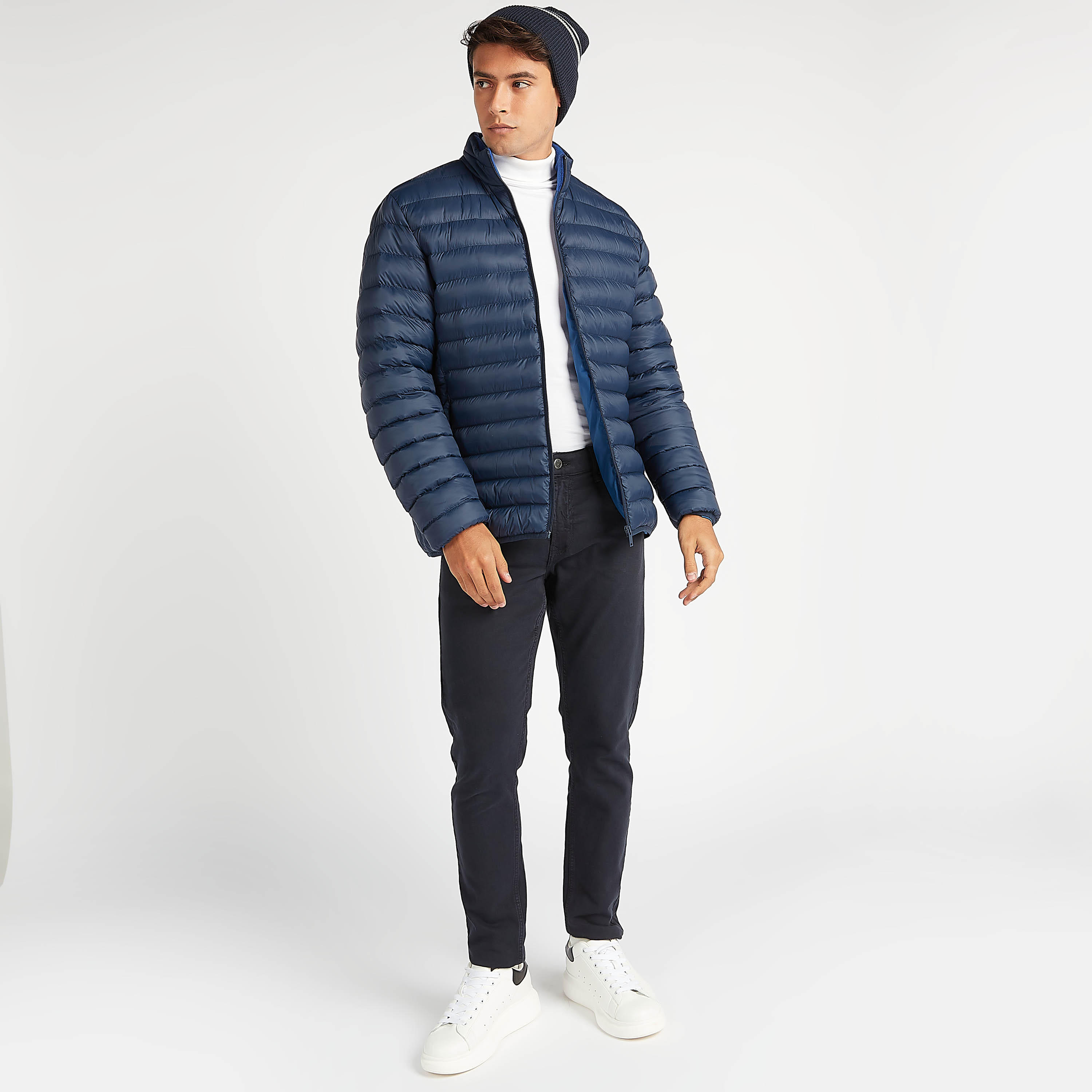 جاكيت منفوخ بياقة عالية وجيوب وسحّاب مبطّن-men-clothing-jacketsandblazers-jackets-image-2