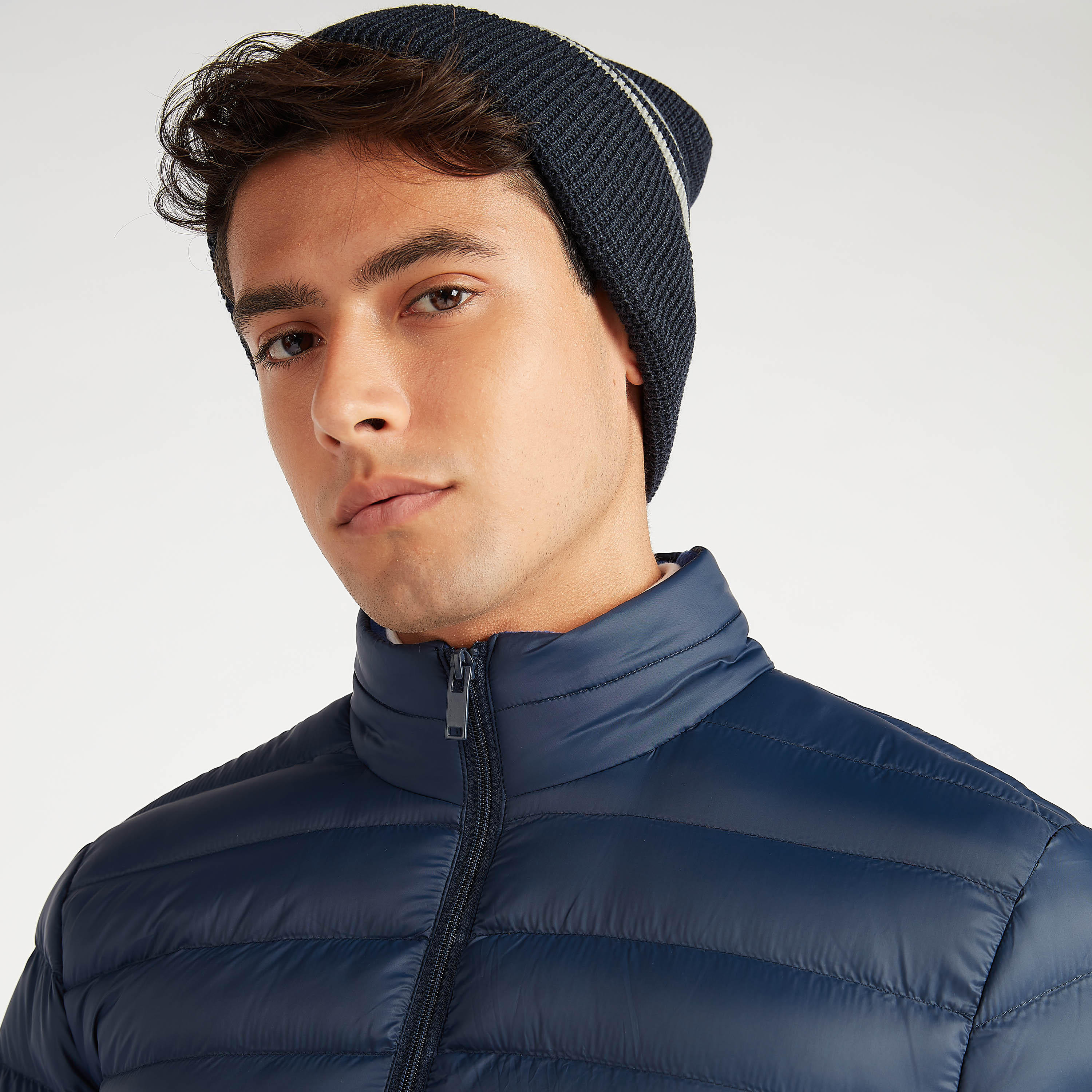 جاكيت منفوخ بياقة عالية وجيوب وسحّاب مبطّن-men-clothing-jacketsandblazers-jackets-image-8