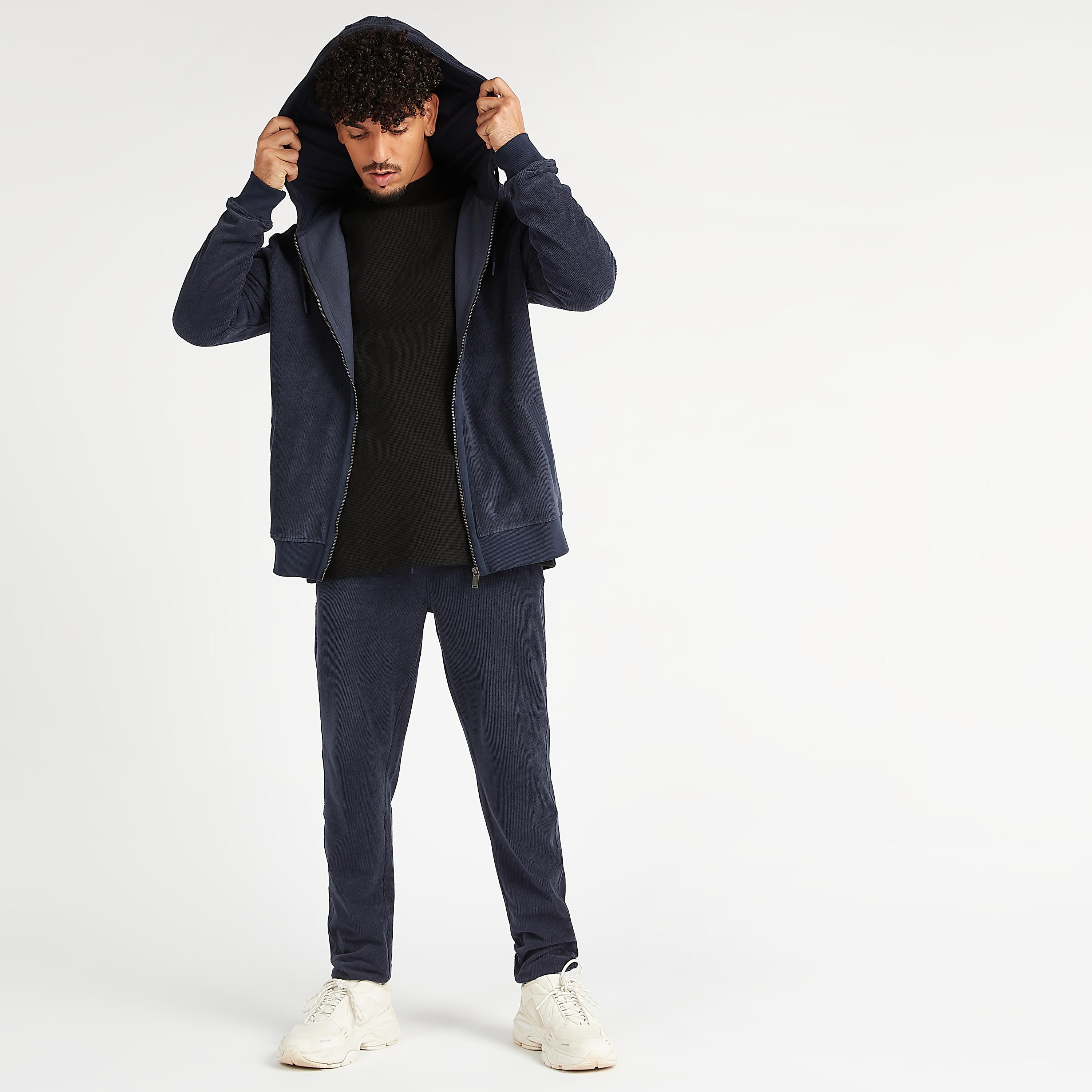 هودي مستدام بطبعات وأكمام طويلة وجيوب-men-winterwear-hoodiesandsweatshirts-image-2