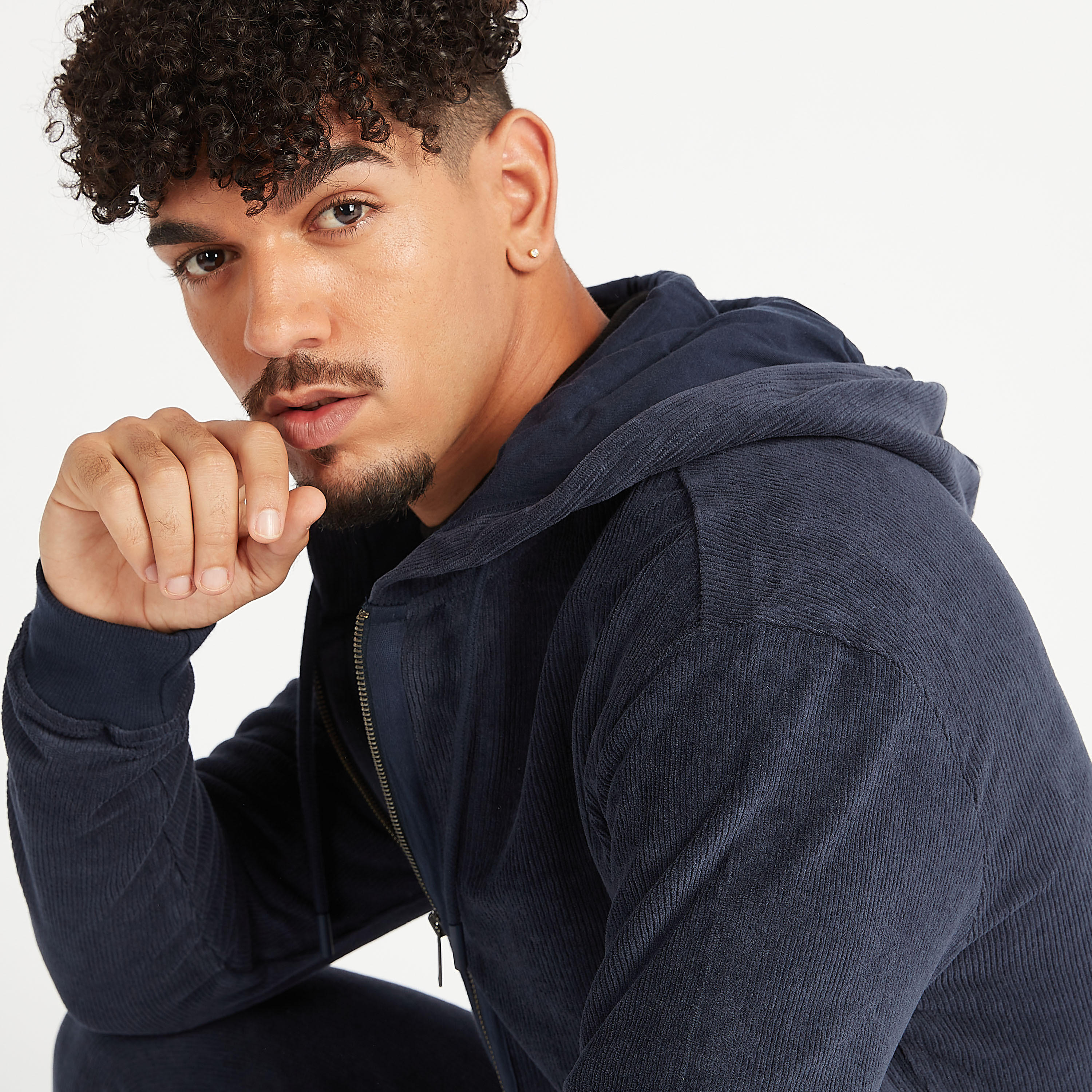 هودي مستدام بطبعات وأكمام طويلة وجيوب-men-winterwear-hoodiesandsweatshirts-image-3