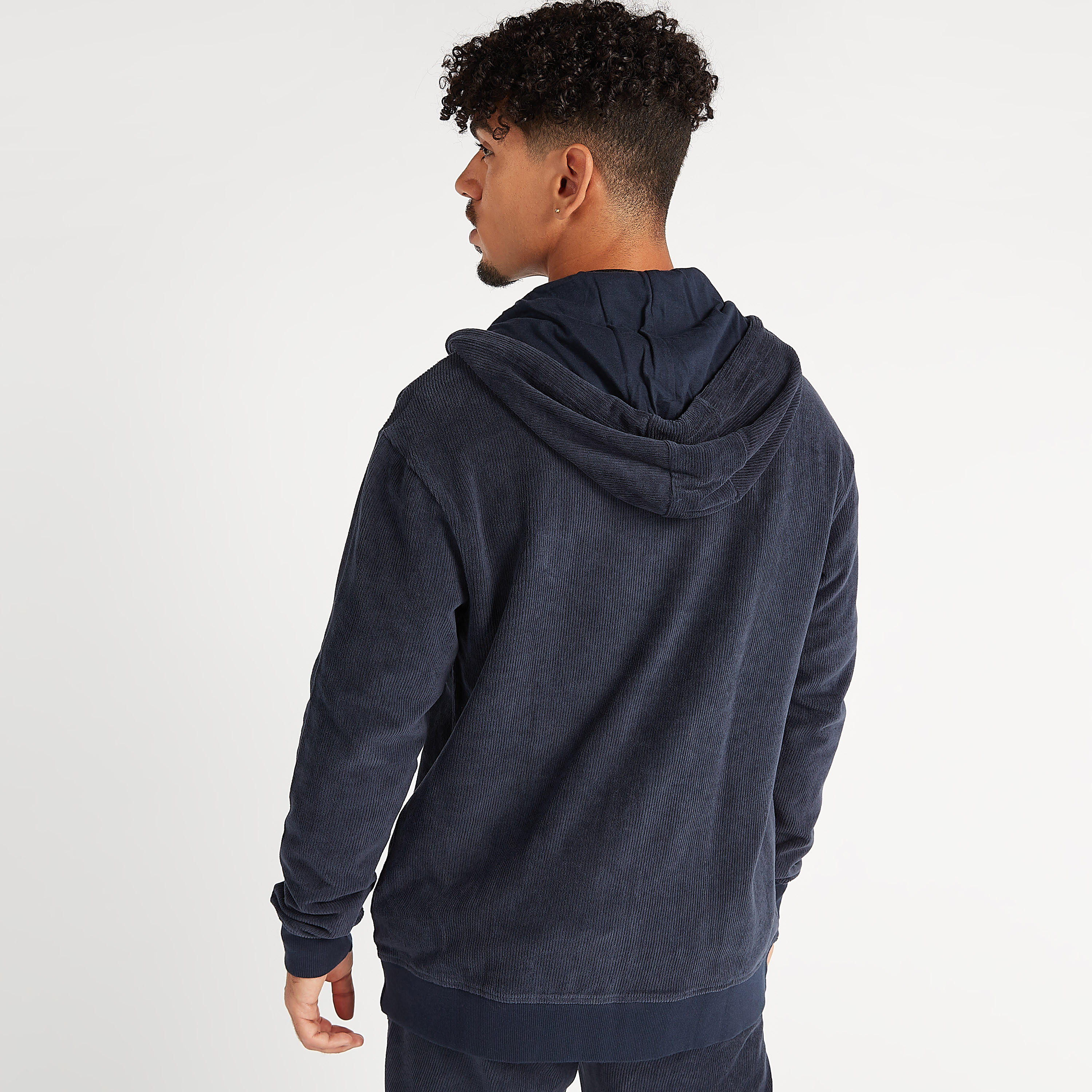 هودي مستدام بطبعات وأكمام طويلة وجيوب-men-winterwear-hoodiesandsweatshirts-image-4