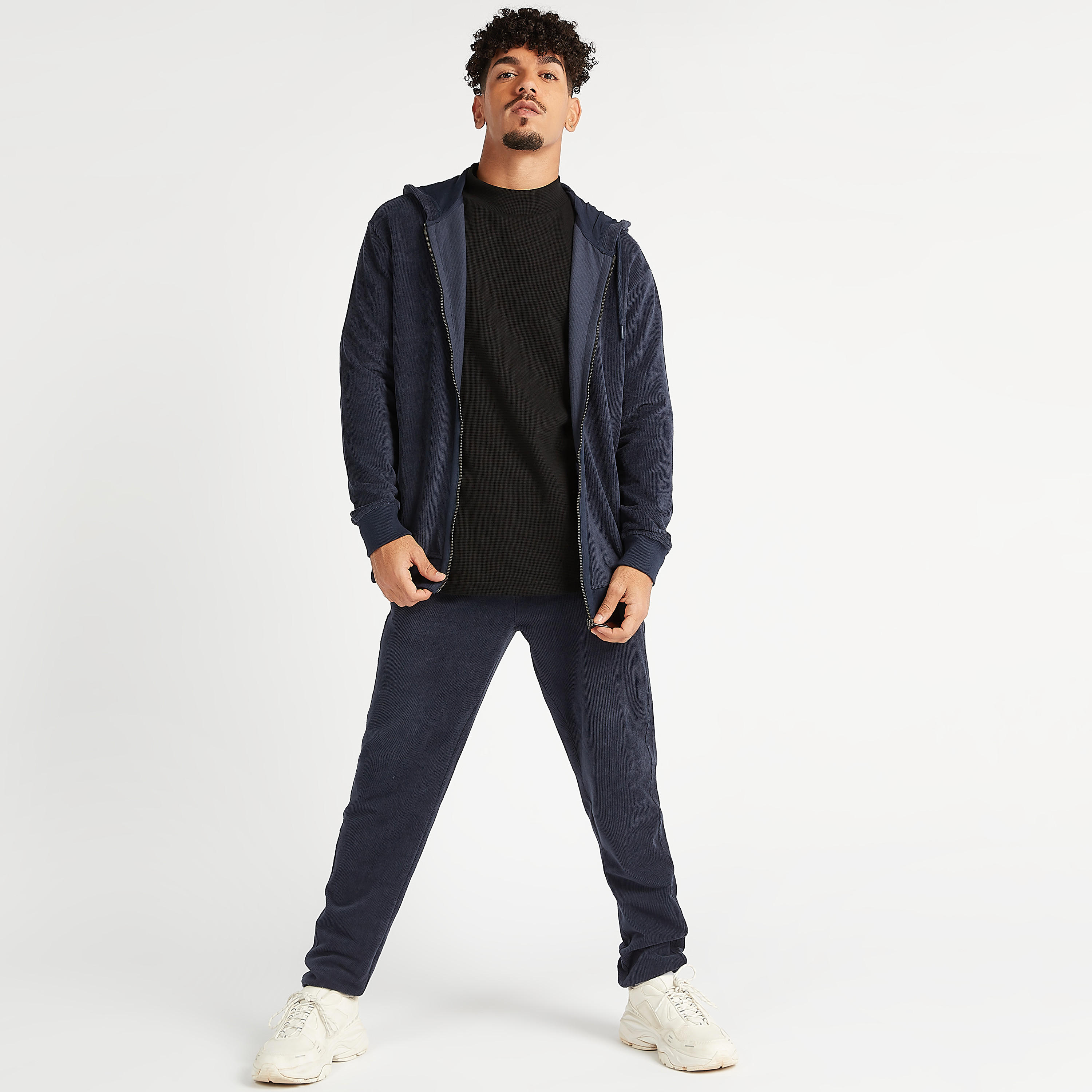 هودي مستدام بطبعات وأكمام طويلة وجيوب-men-winterwear-hoodiesandsweatshirts-image-9