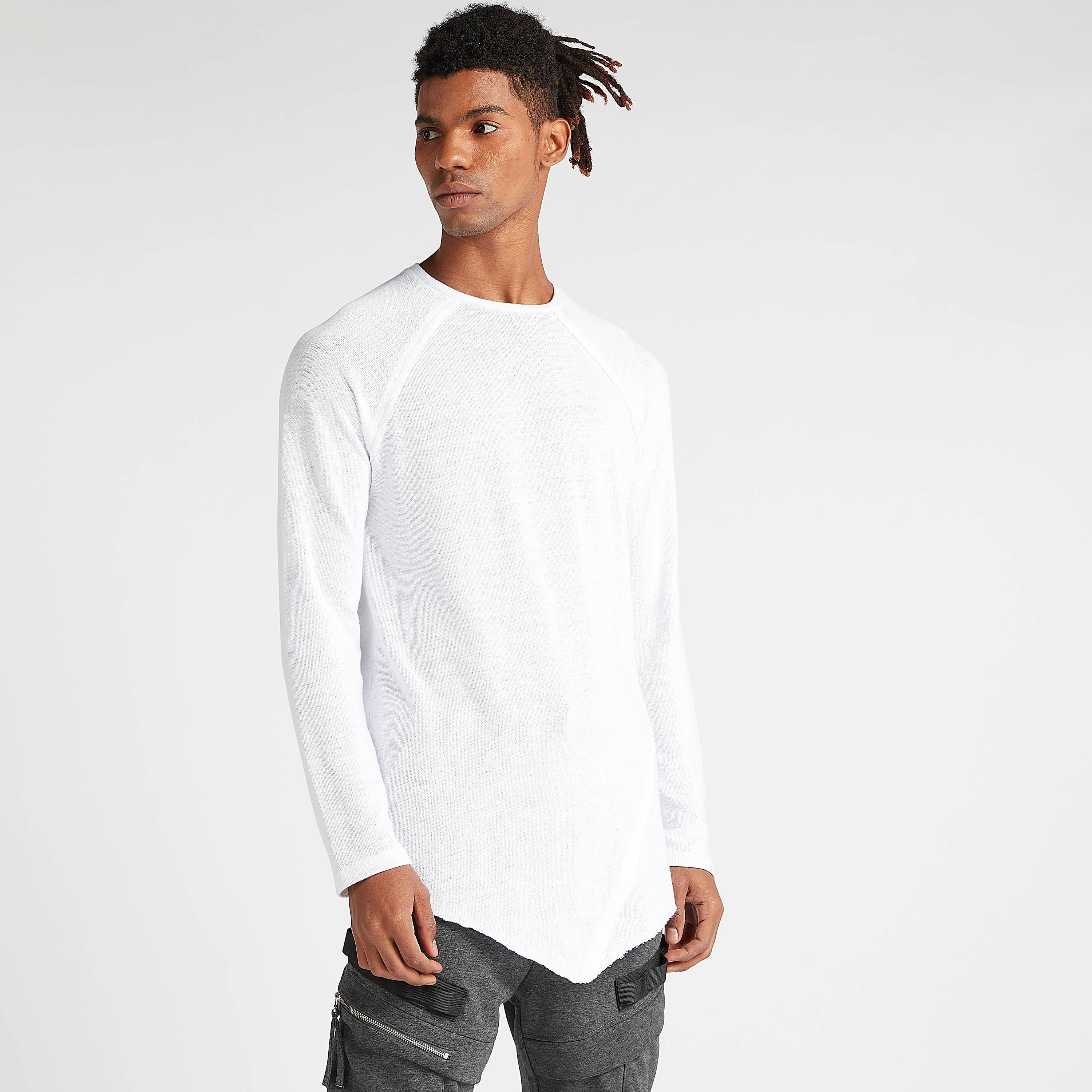 تيشيرت بارز الملمس طويل بياقة ضيّقة وأكمام طويلة-men-clothing-tshirtsandpolos-tshirts-image-1