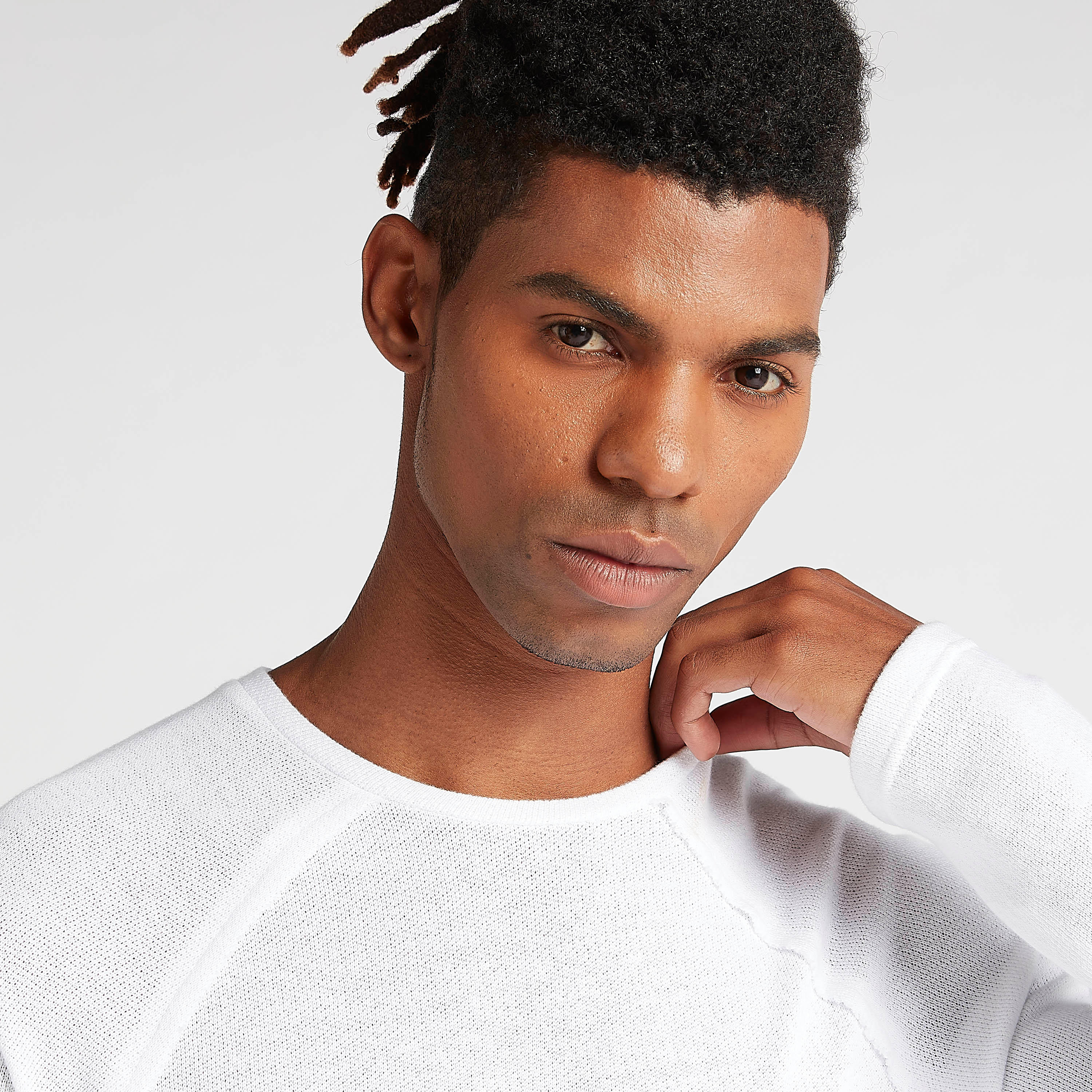 تيشيرت بارز الملمس طويل بياقة ضيّقة وأكمام طويلة-men-clothing-tshirtsandpolos-tshirts-image-3
