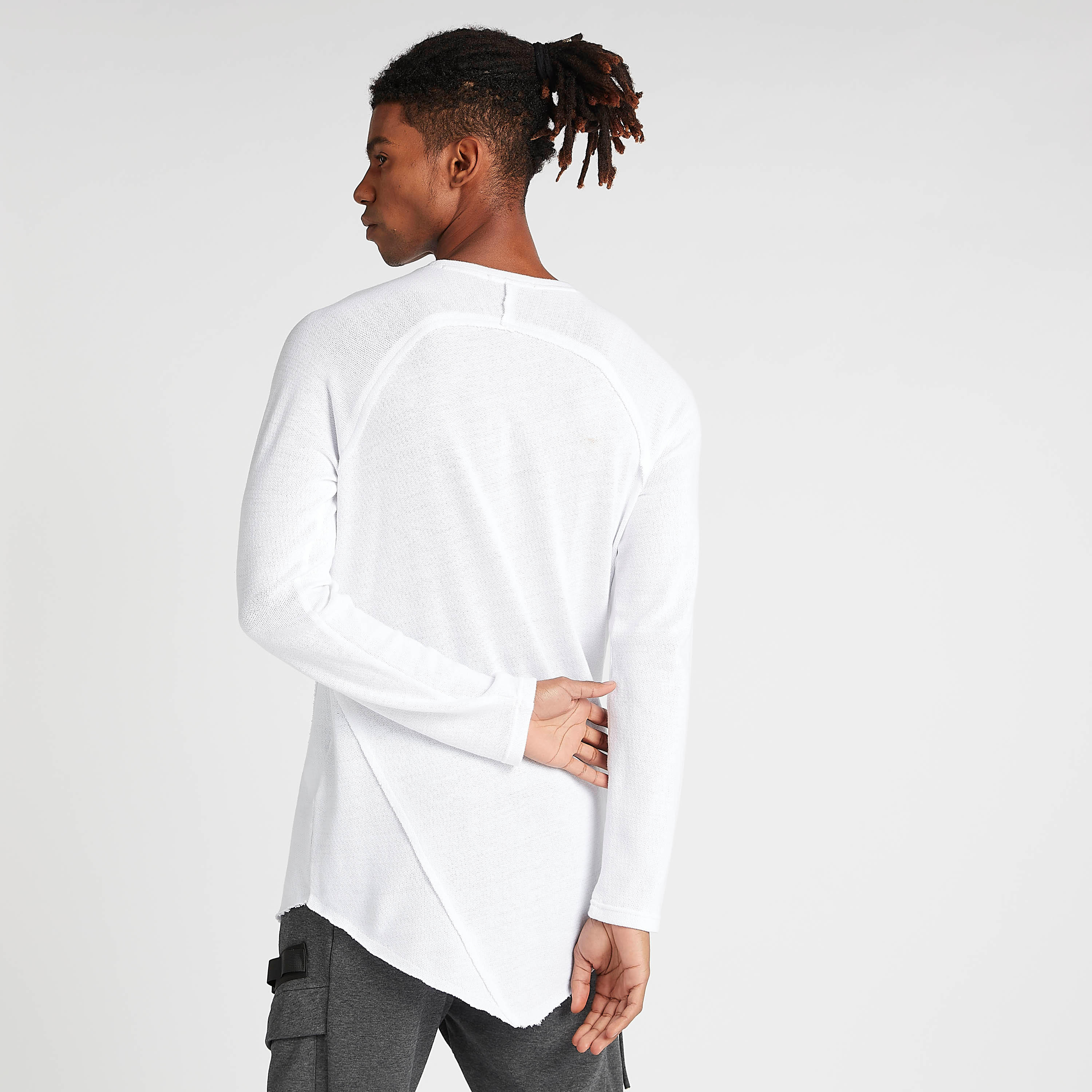 تيشيرت بارز الملمس طويل بياقة ضيّقة وأكمام طويلة-men-clothing-tshirtsandpolos-tshirts-image-4