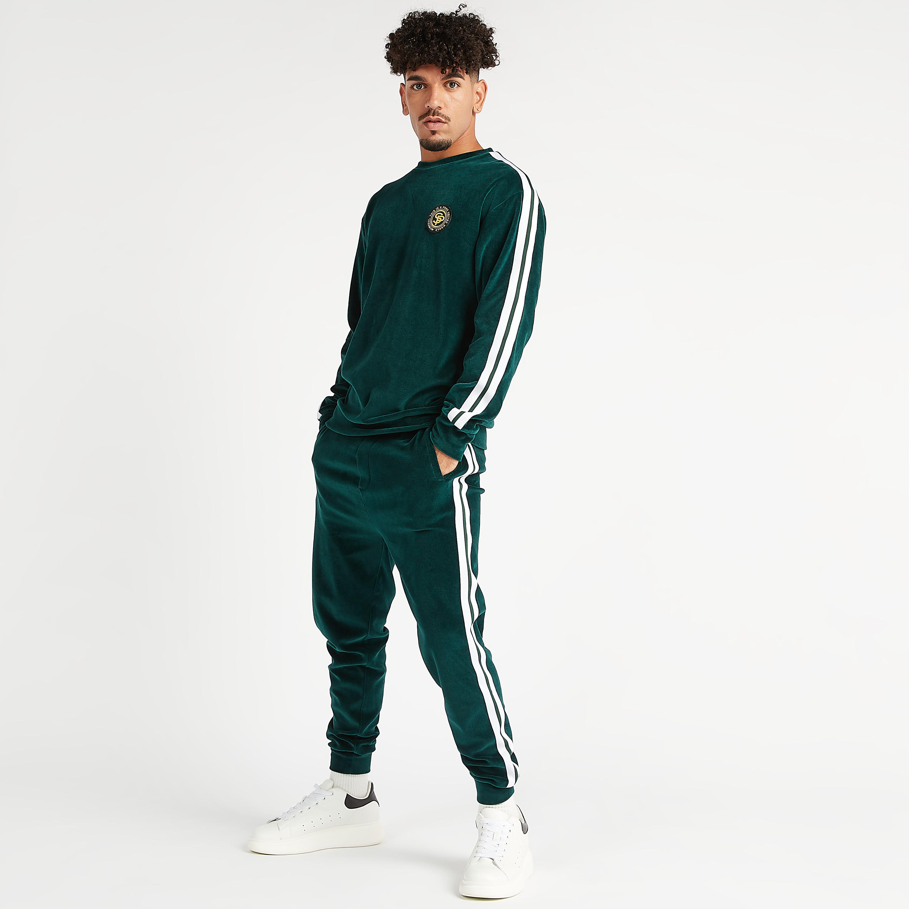 سويت شيرت مستدام بياقة ضيّقة وأكمام طويلة مقلّمة-men-winterwear-hoodiesandsweatshirts-image-2