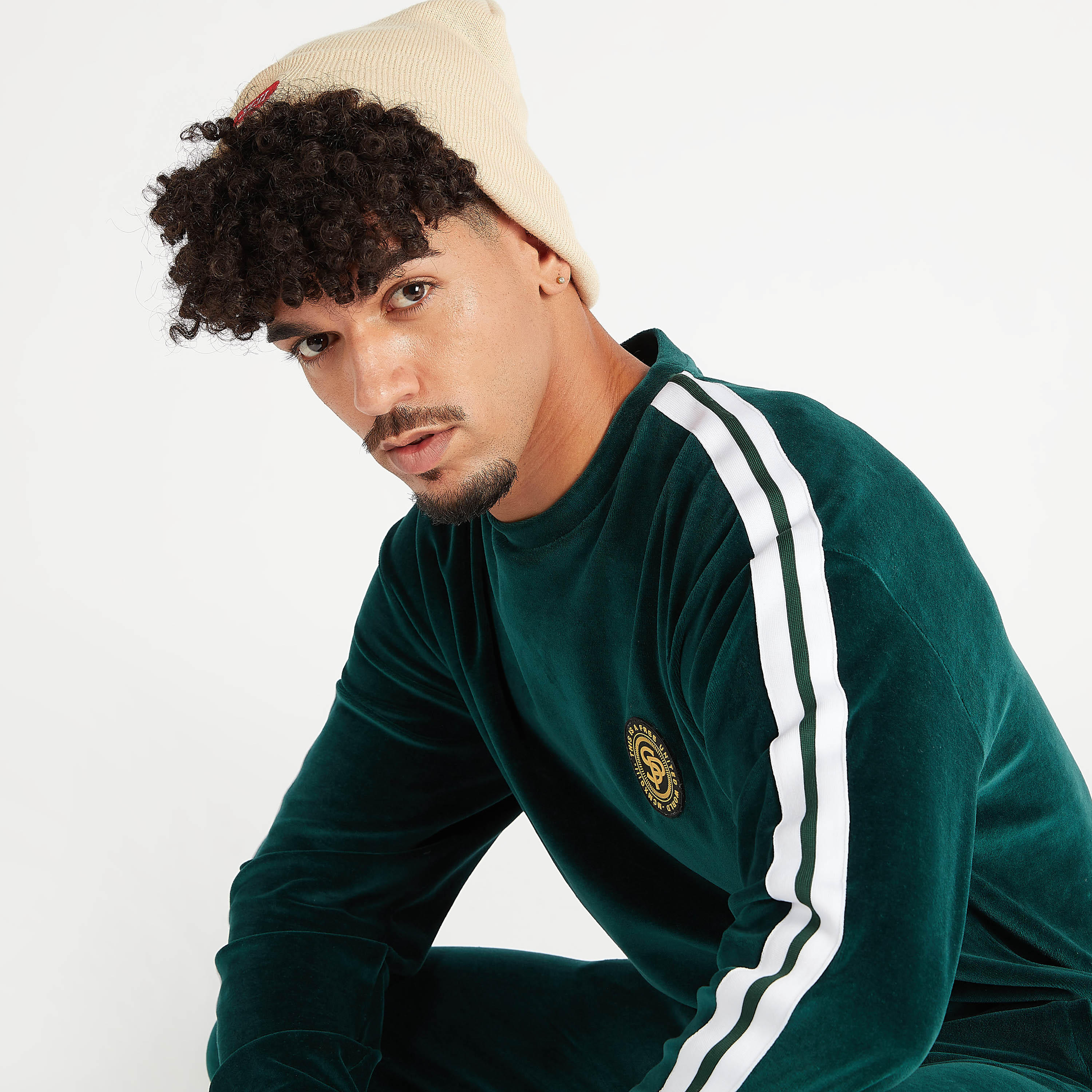 سويت شيرت مستدام بياقة ضيّقة وأكمام طويلة مقلّمة-men-winterwear-hoodiesandsweatshirts-image-3