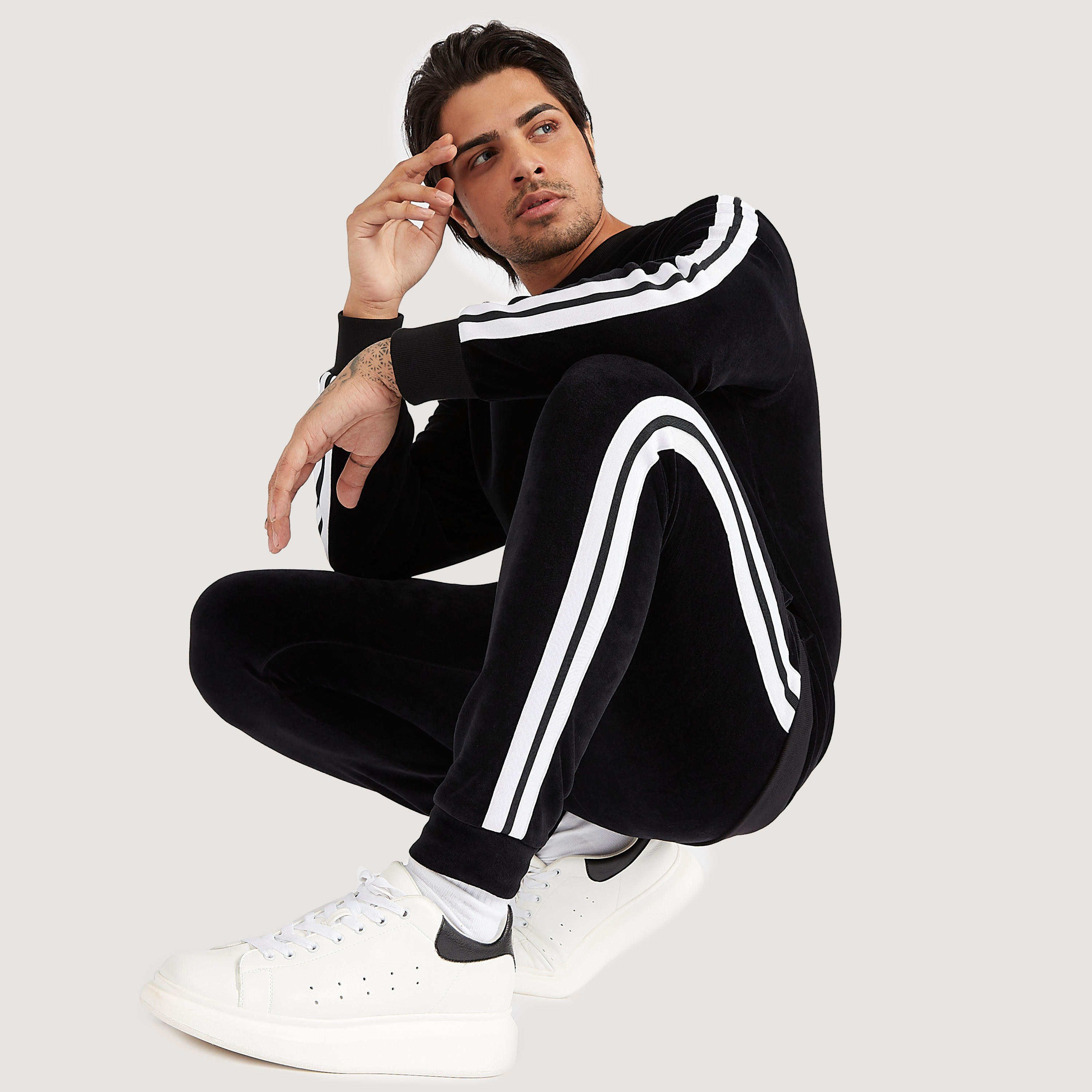 بنطلون رياضي مستدام برباط إغلاق وجيوب-men-clothing-bottoms-joggers-image-2