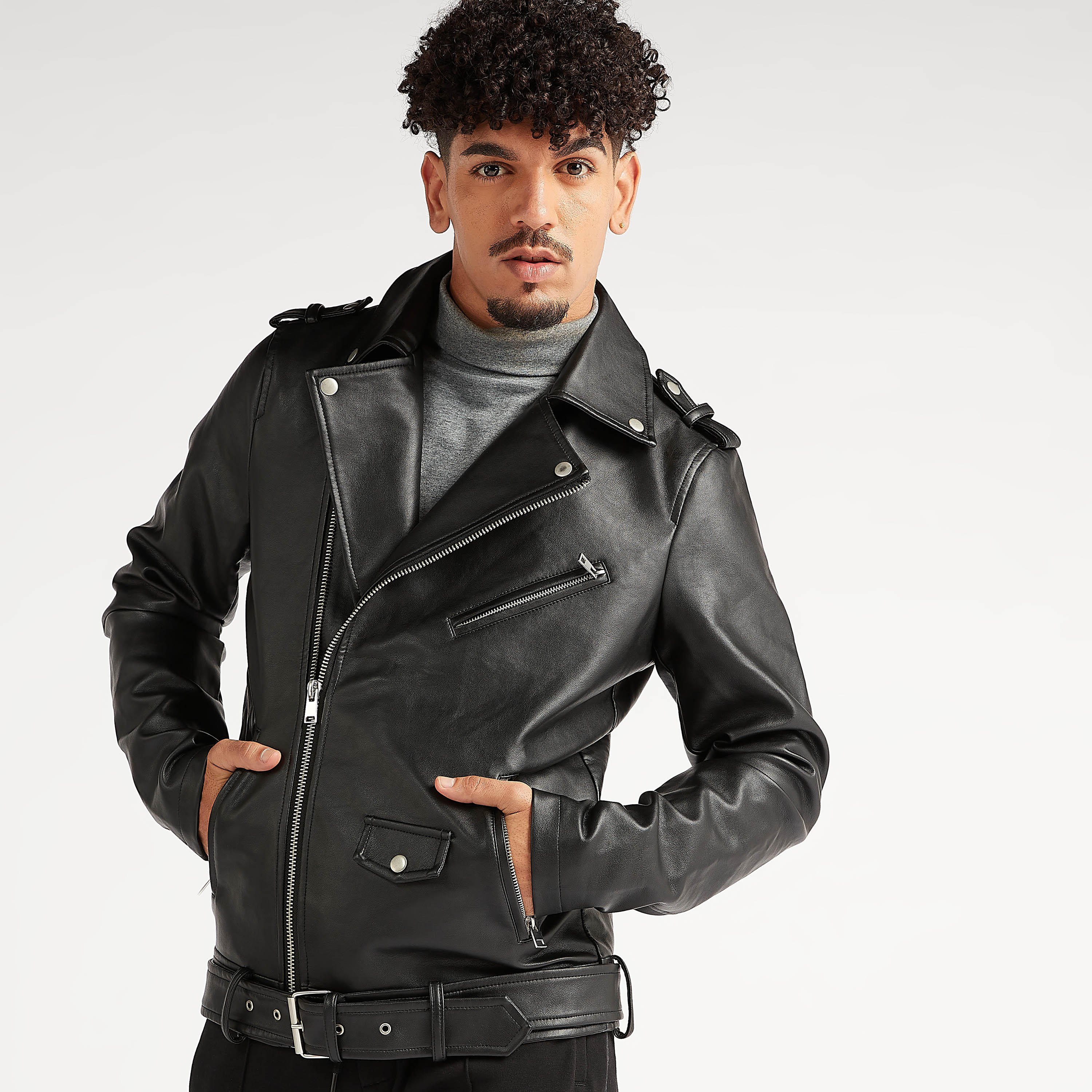جاكيت بايكر سادة بسحّاب وزينة حزام وجيوب-men-clothing-jacketsandblazers-jackets-image-1