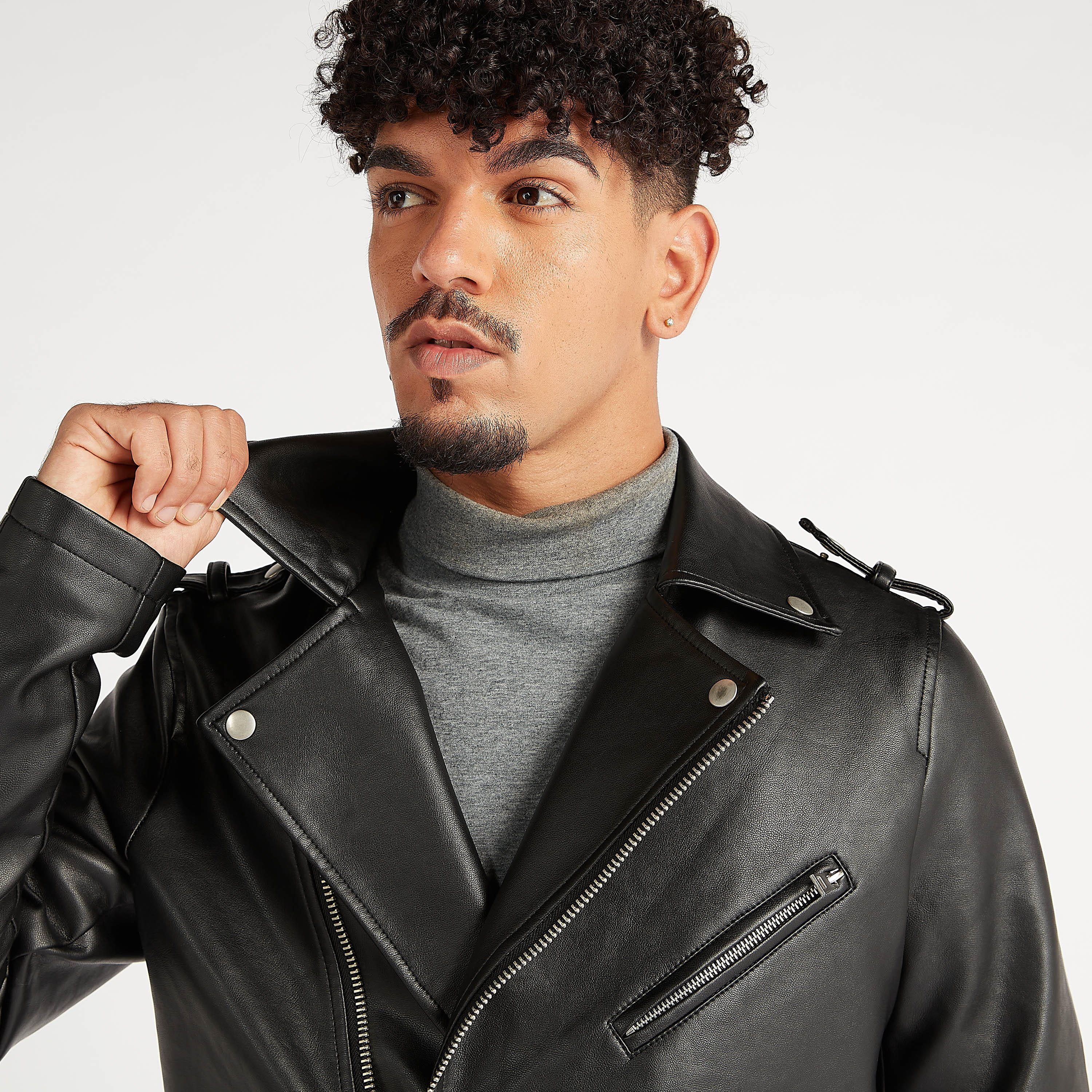 جاكيت بايكر سادة بسحّاب وزينة حزام وجيوب-men-clothing-jacketsandblazers-jackets-image-5