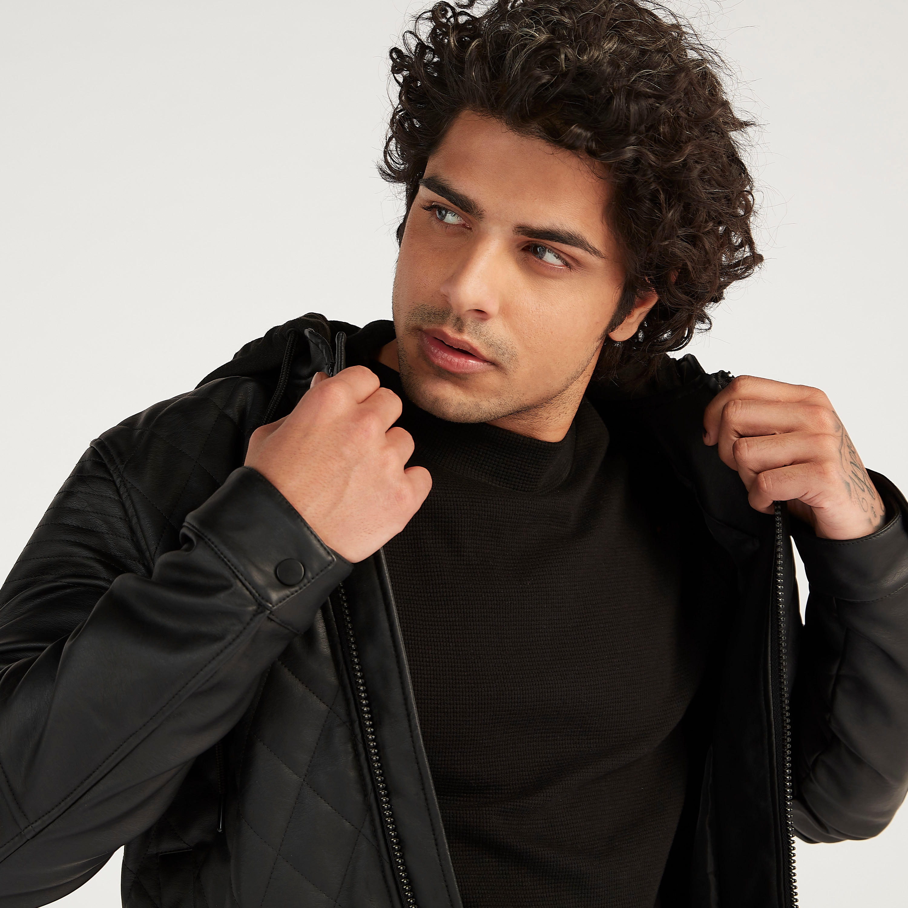 جاكيت بومبر مبطّن بسحّاب وقبّعة وأكمام طويلة-men-clothing-jacketsandblazers-jackets-image-3