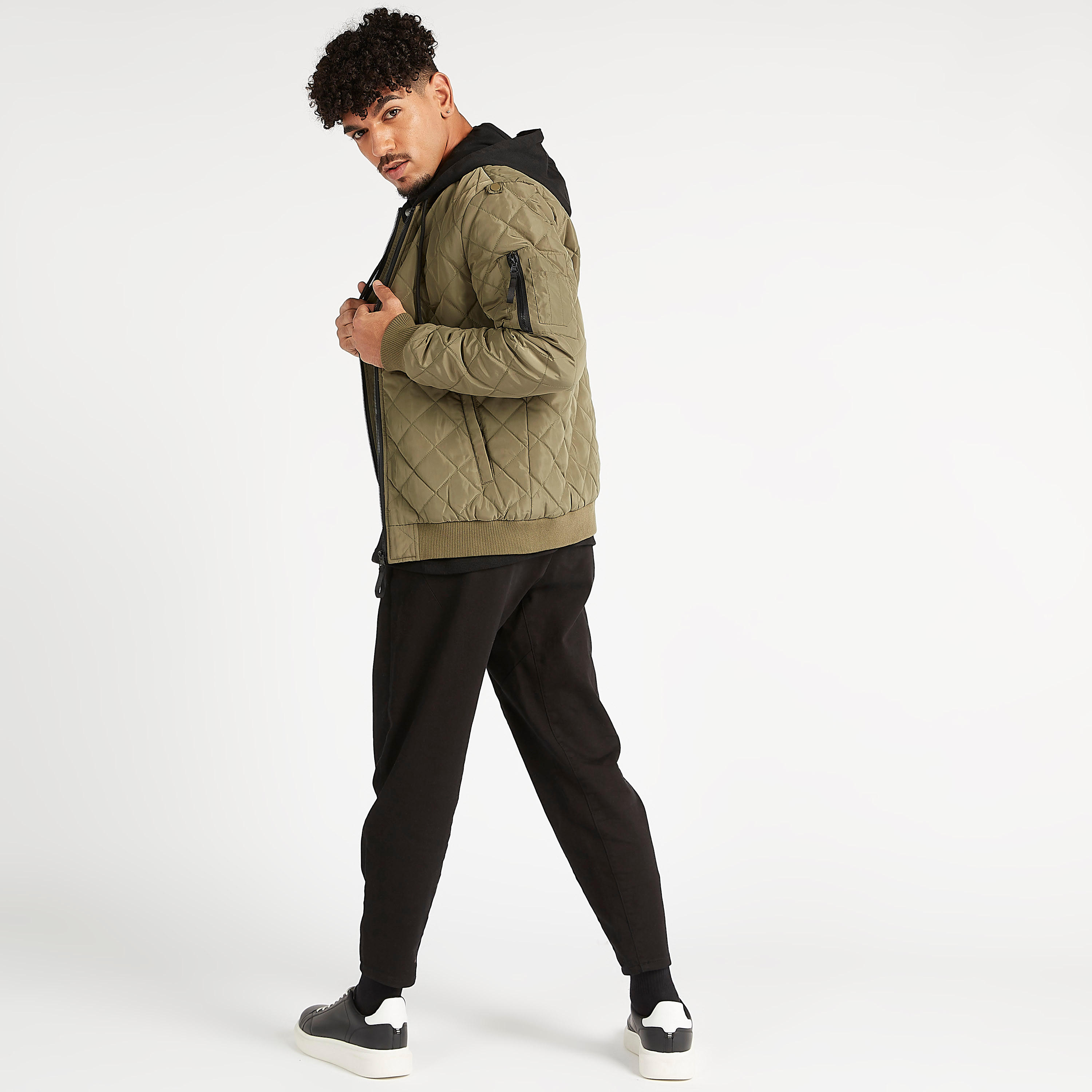 جاكيت مبطّن سادة بقبّعة وأكمام طويلة-men-clothing-jacketsandblazers-jackets-image-7