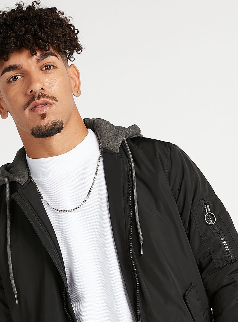 جاكيت بومبر سادة بقبّعة وجيوب وأكمام طويلة-men-clothing-jacketsandblazers-jackets-image-5